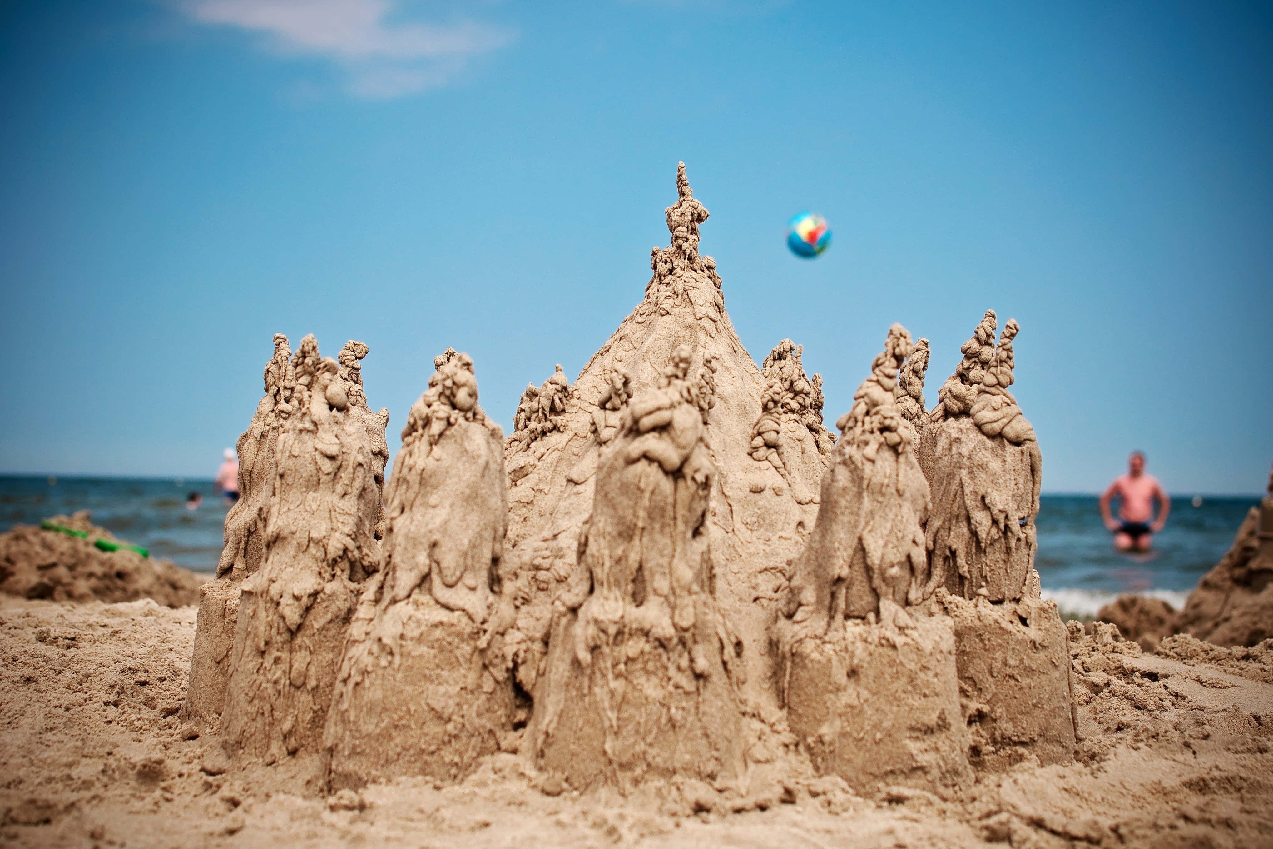 Sandcastles, sunny beach, turrets, 4K Desktop Wallpaper