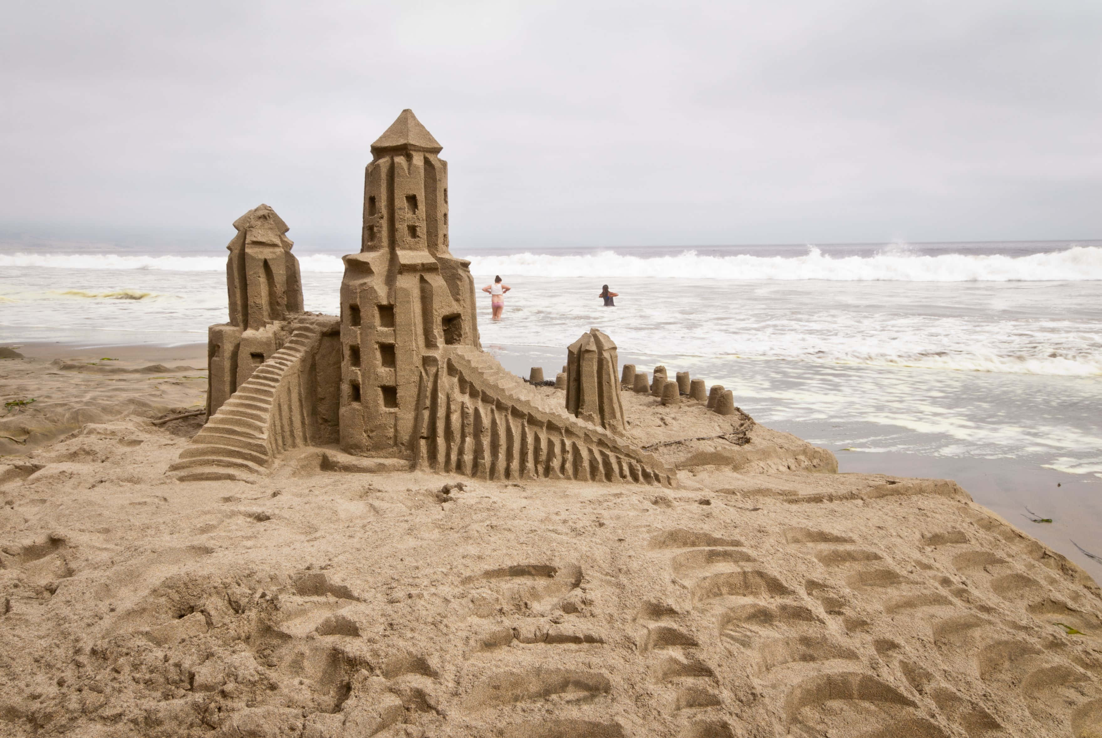 Sandcastles, 3518 x 2355, sunny beach, 2K Desktop Wallpaper