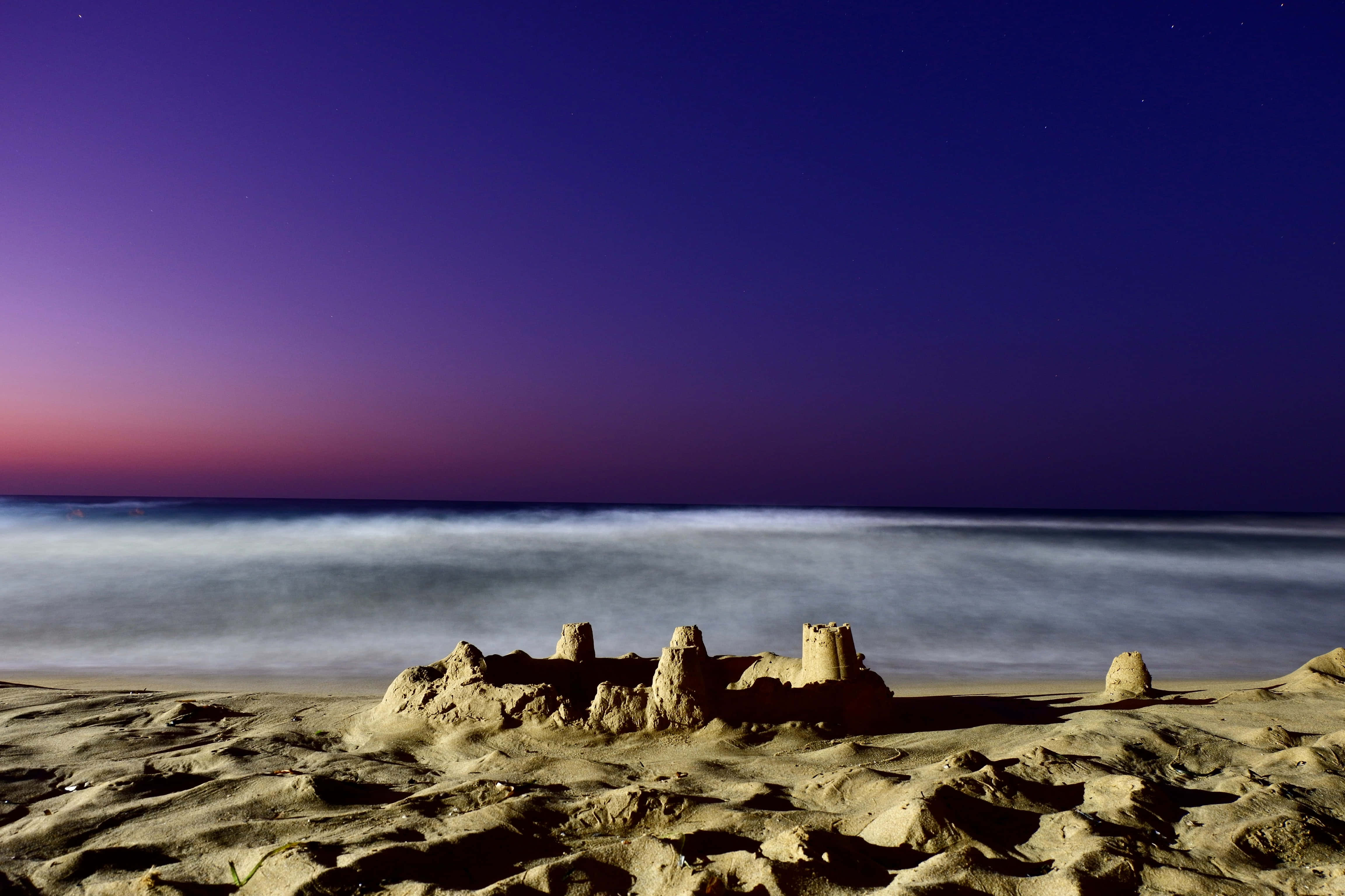 Sandcastles, twilight sky, purple and pink hues, 4K Desktop Wallpaper