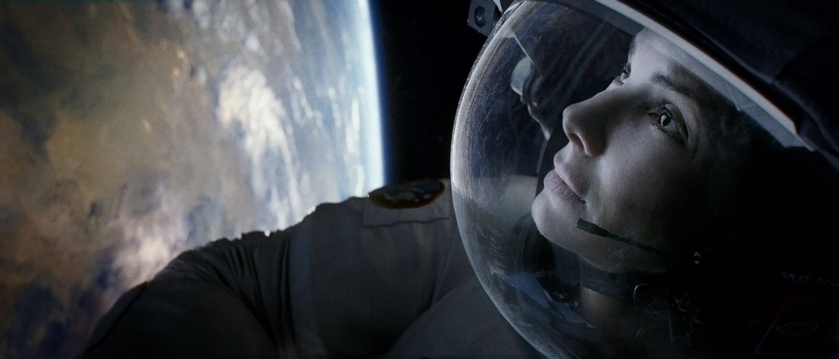 Sandra Bullock, Earth, curved horizon, 2K Desktop Wallpaper