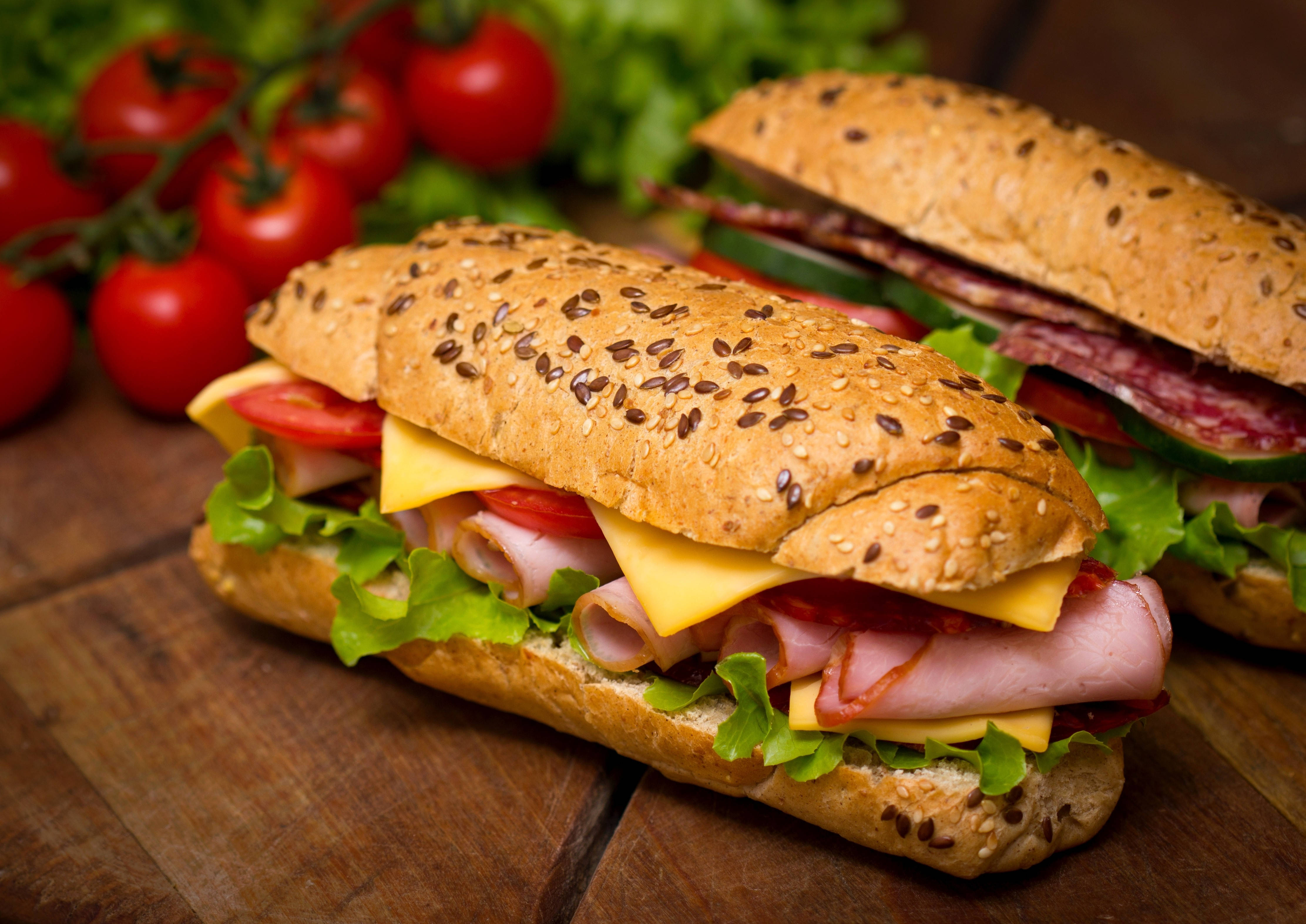 sesame seeds bun, ham cheese lettuce and tomato, rustic wooden board, 4K Desktop Wallpaper