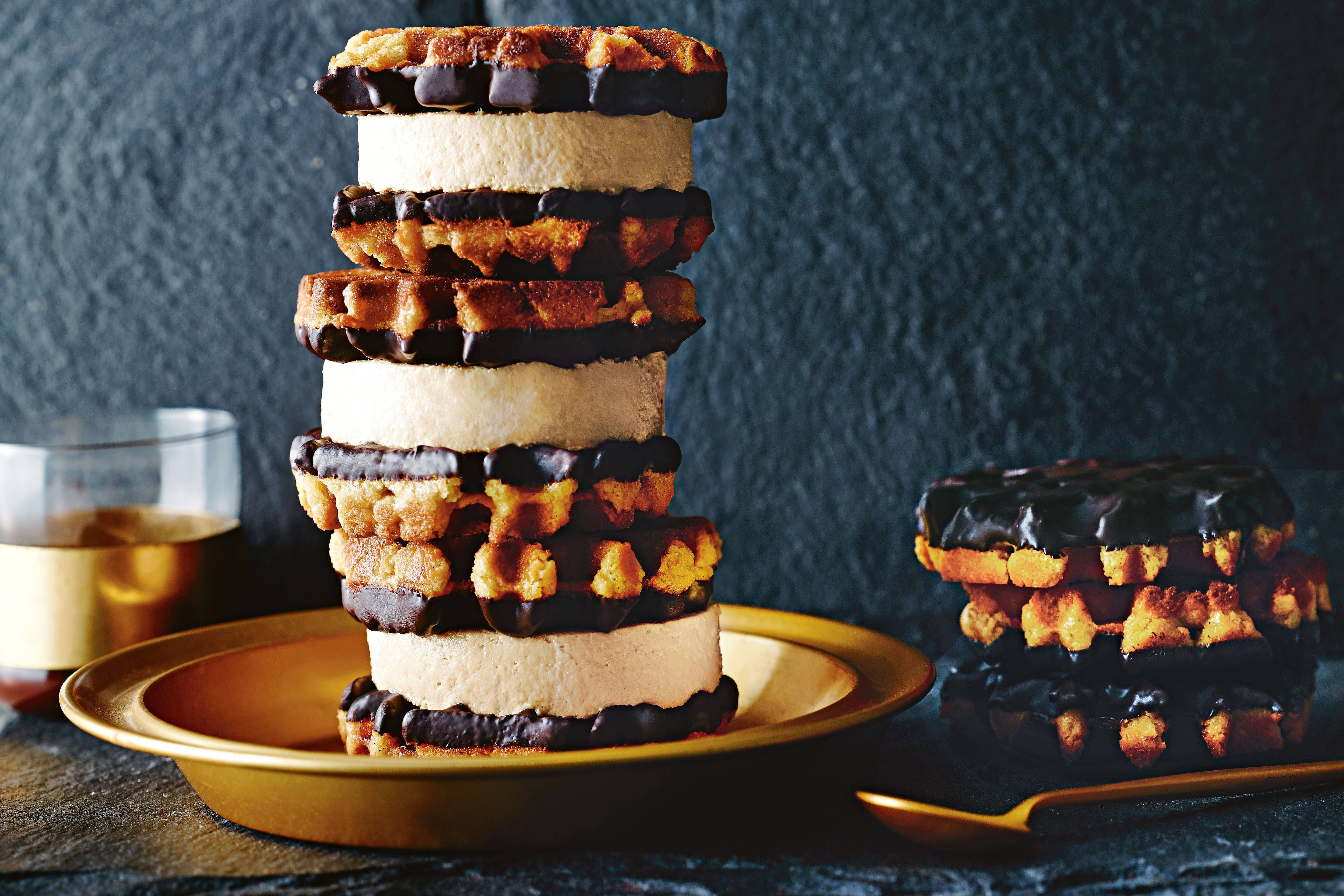 ice cream sandwich, chocolate-dipped waffle cookies, creamy filling, 4K Desktop Wallpaper