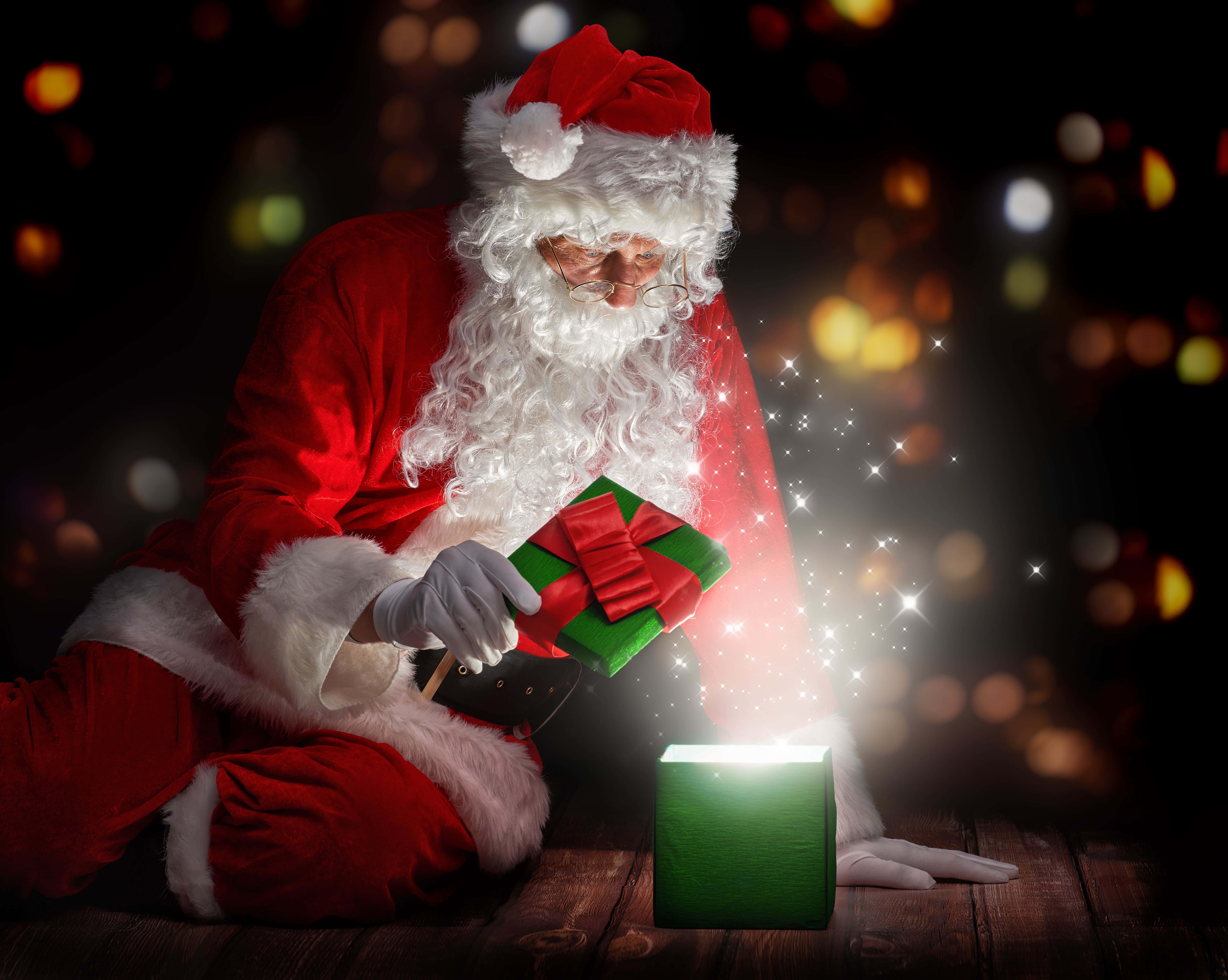 Santa Claus, red suit, glowing green gift box, 5K Desktop Wallpaper