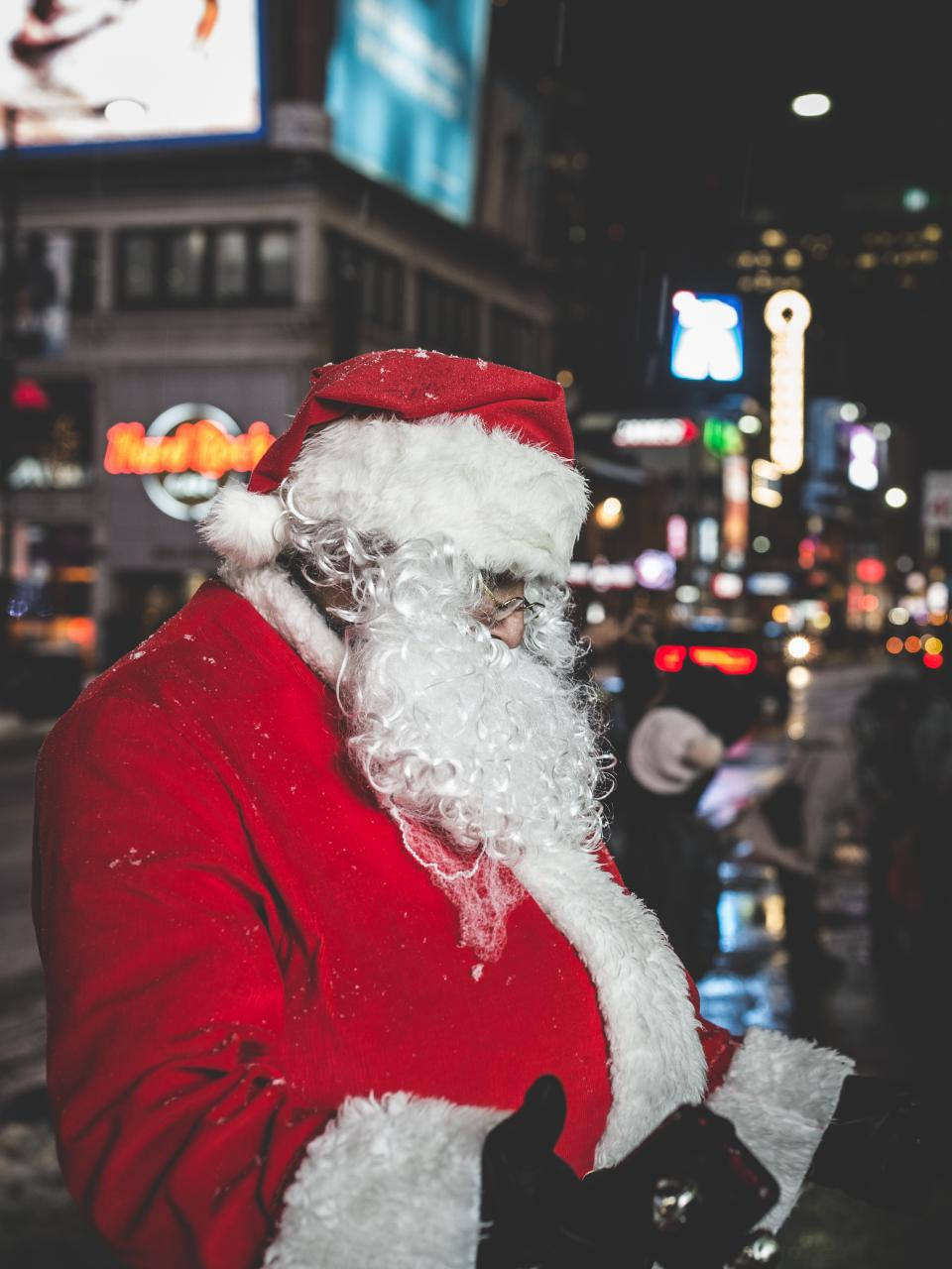 Santa Claus, red suit, snowflakes on his hat, HD Phone Wallpaper
