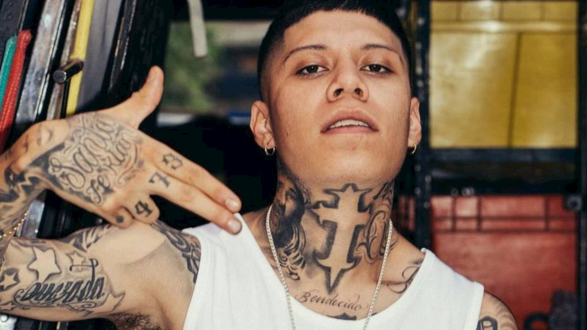 Santa Fe Klan, tank top, tattooed man, Full HD Desktop Wallpaper
