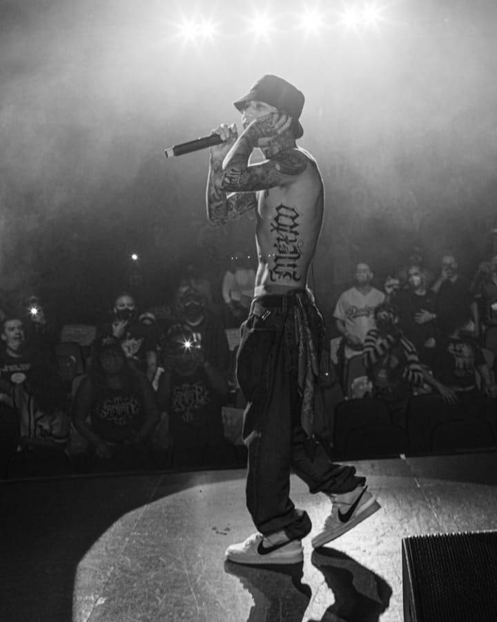 Santa Fe Klan, tattooed rapper, stage, SD Phone Wallpaper