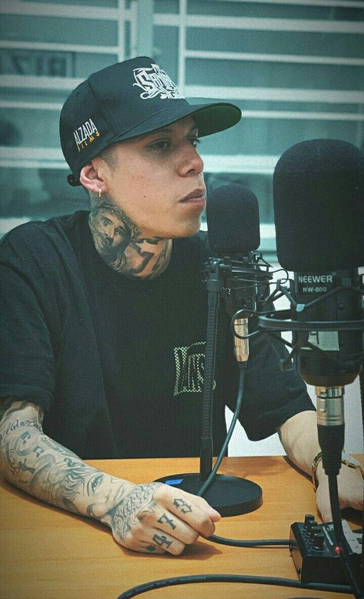 Santa Fe Klan, microphone, black cap, SD Phone Wallpaper