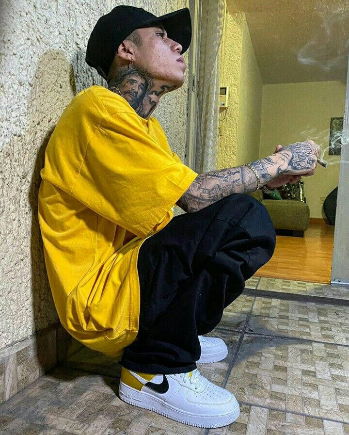 Santa Fe Klan, yellow shirt, black cap, SD Phone Wallpaper