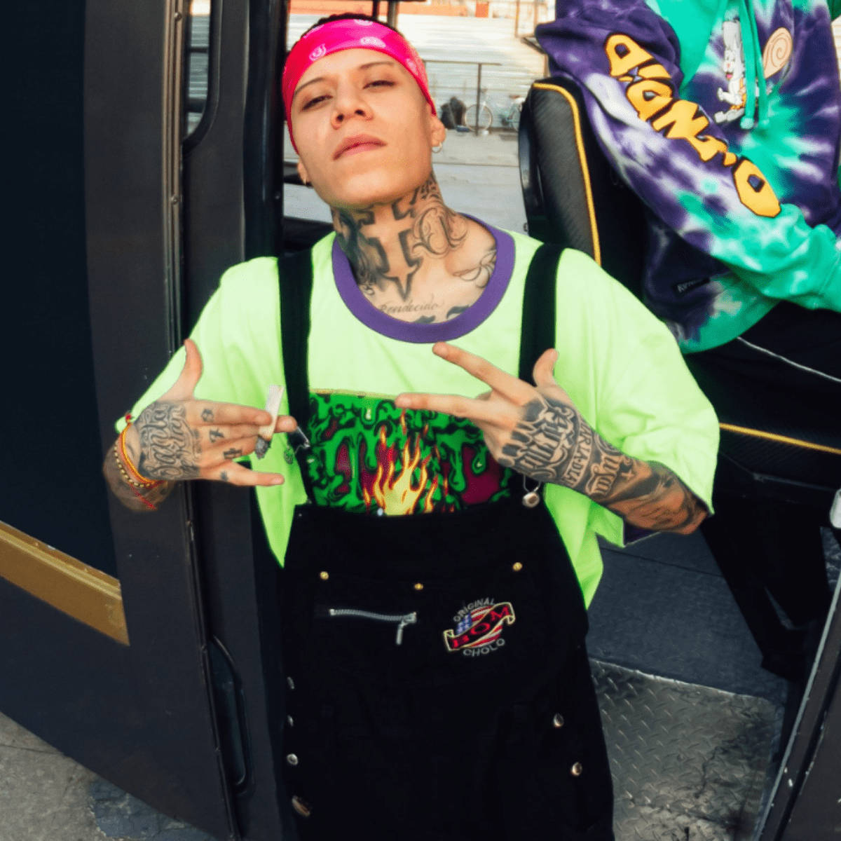 Santa Fe Klan, black jumpsuit, neon shirt, SD Desktop Wallpaper