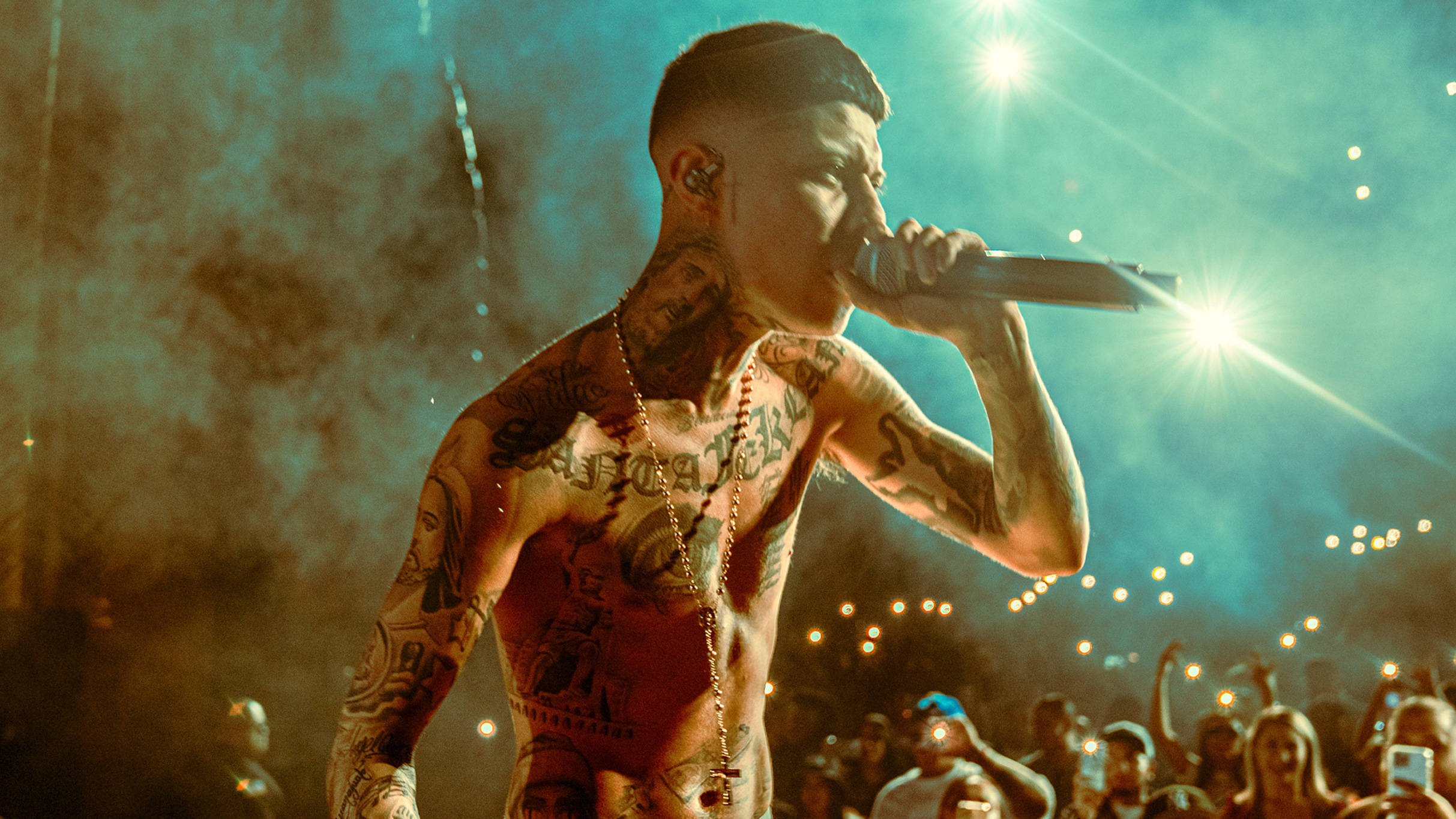 Santa Fe Klan, singing, shirtless, Full HD Desktop Wallpaper