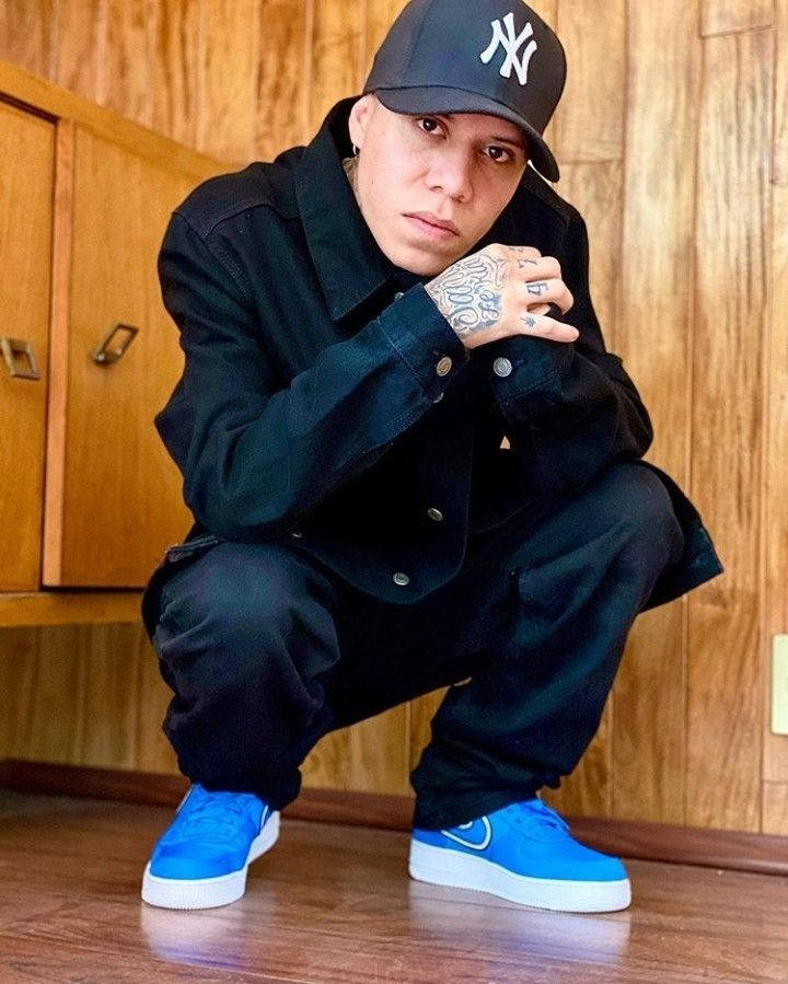 Santa Fe Klan, blue sneakers, black NY cap, SD Phone Wallpaper