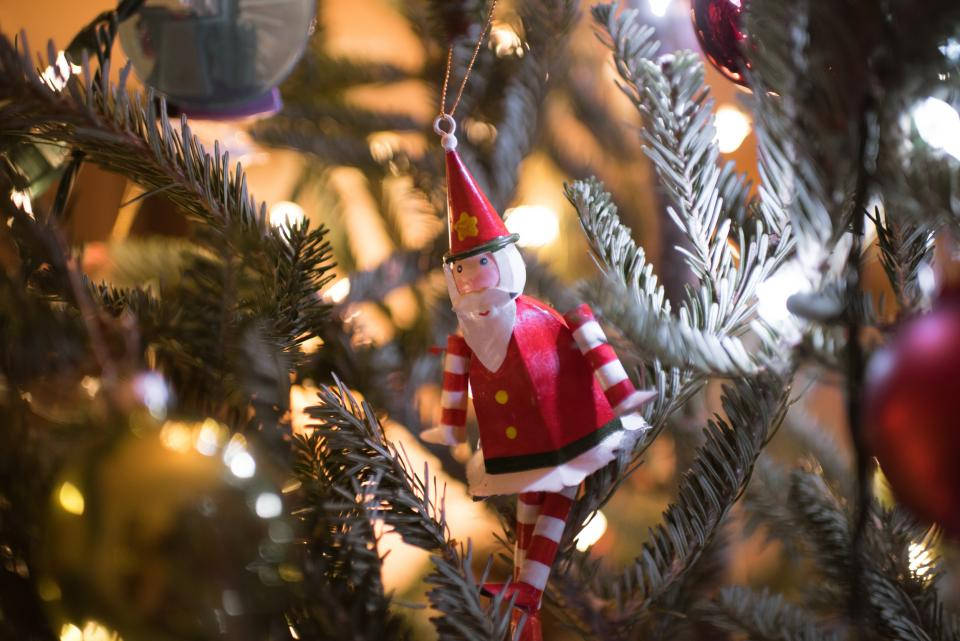 Santa, wooden elf ornament, red and white, SD Desktop Wallpaper