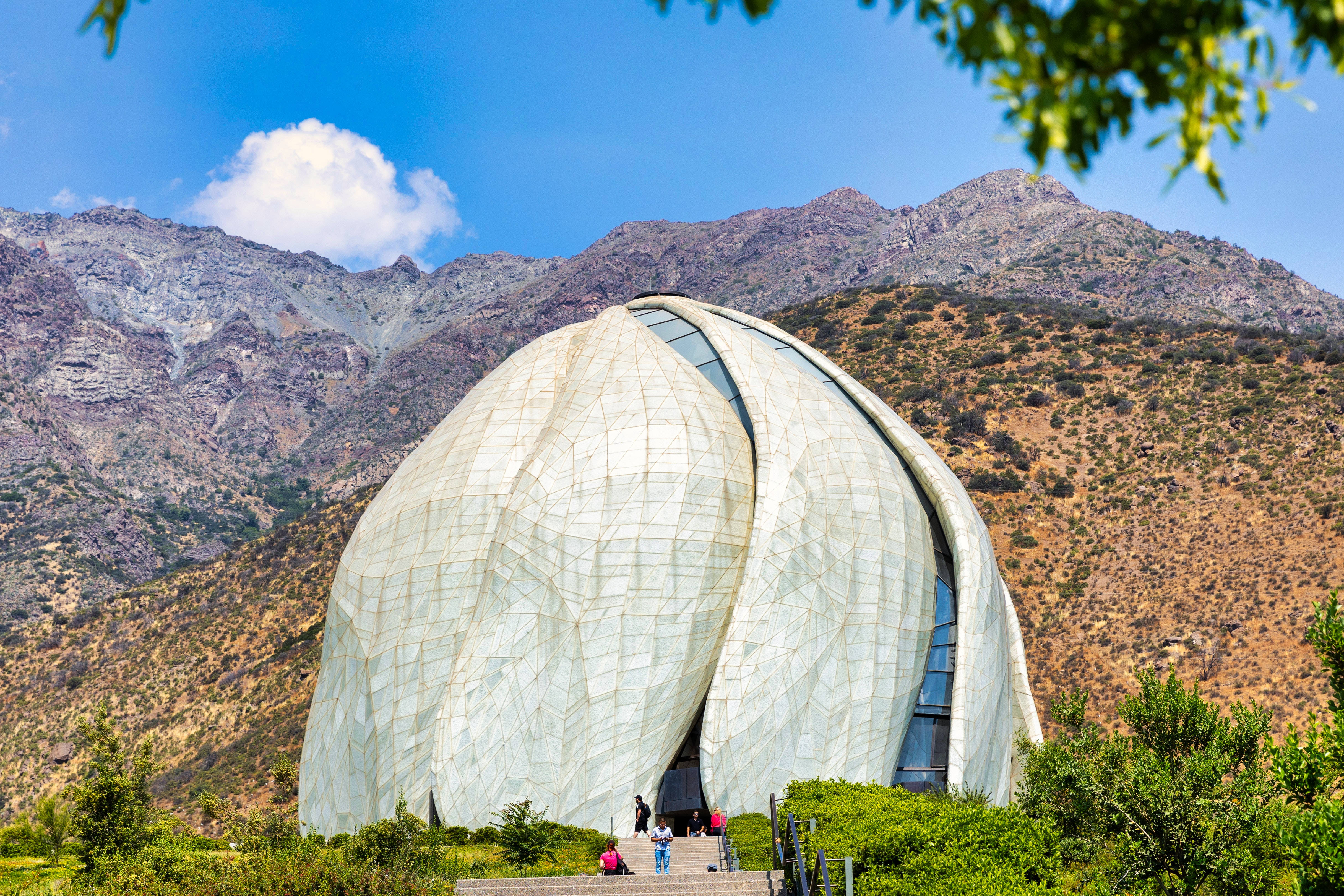 Santiago Chile, white domed building, glass panels, 4K Desktop Wallpaper