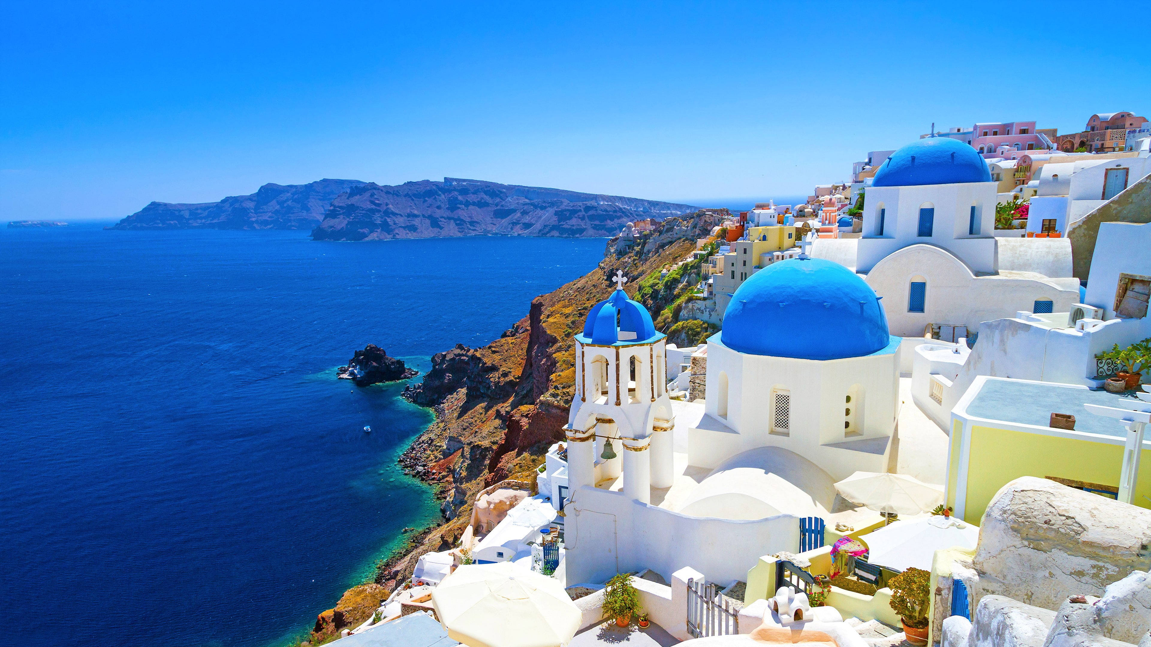 Santorini, white-washed buildings, vibrant blue domes, 4K Desktop Wallpaper