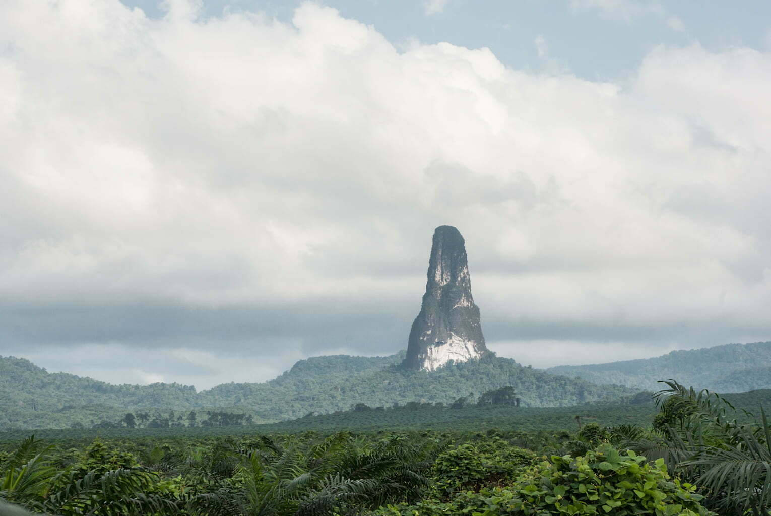 Sao Tome And Principe, mountain peak, limestone karst, HD Desktop Wallpaper