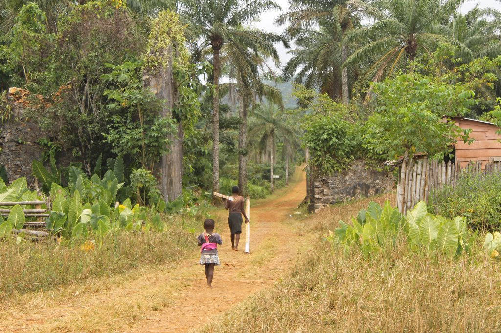 children, Sao Tome and Principe, dirt path, SD Desktop Wallpaper