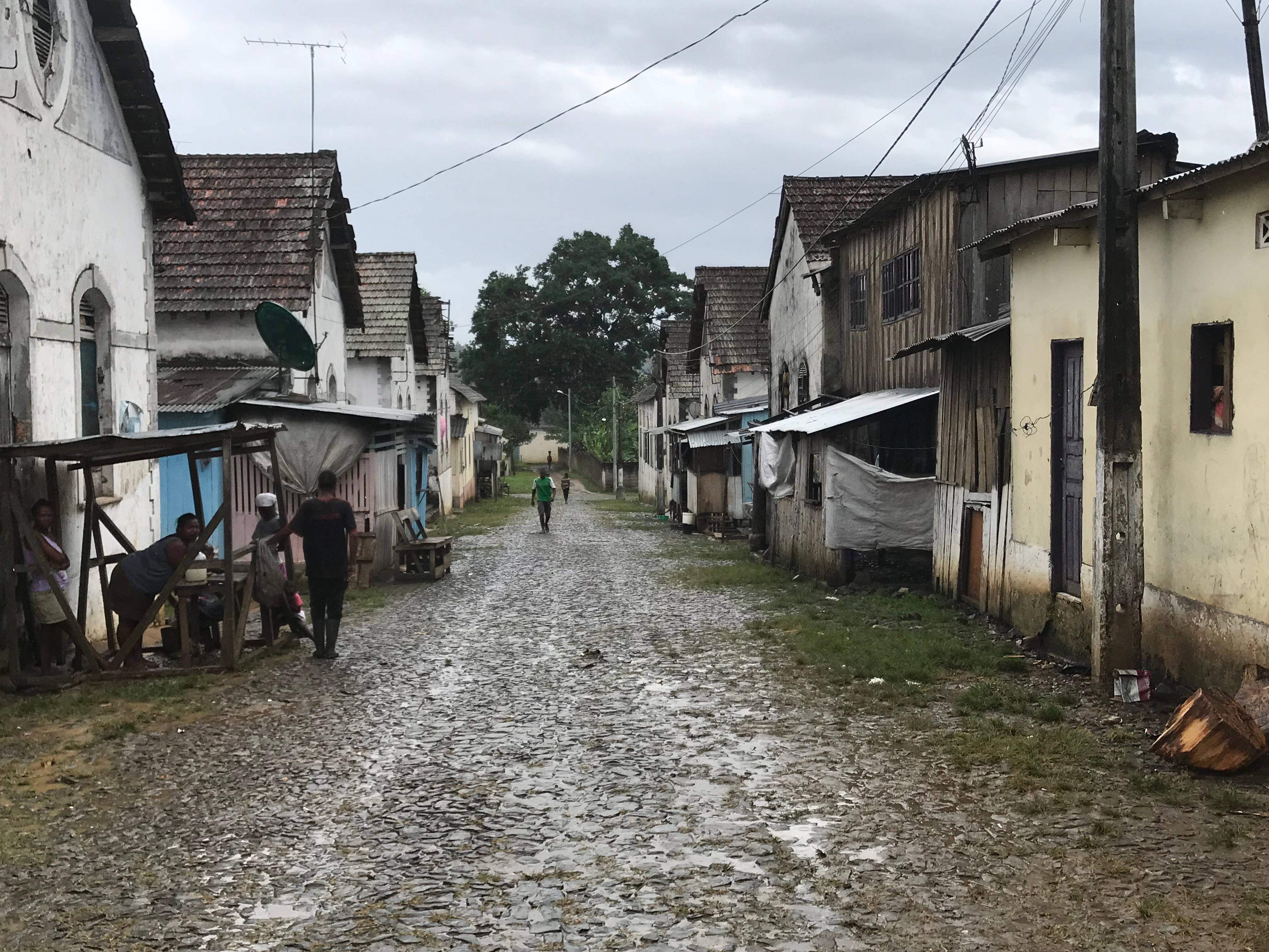 dirty road, Sao Tome And Principe, narrow cobblestone street, 4K Desktop Wallpaper