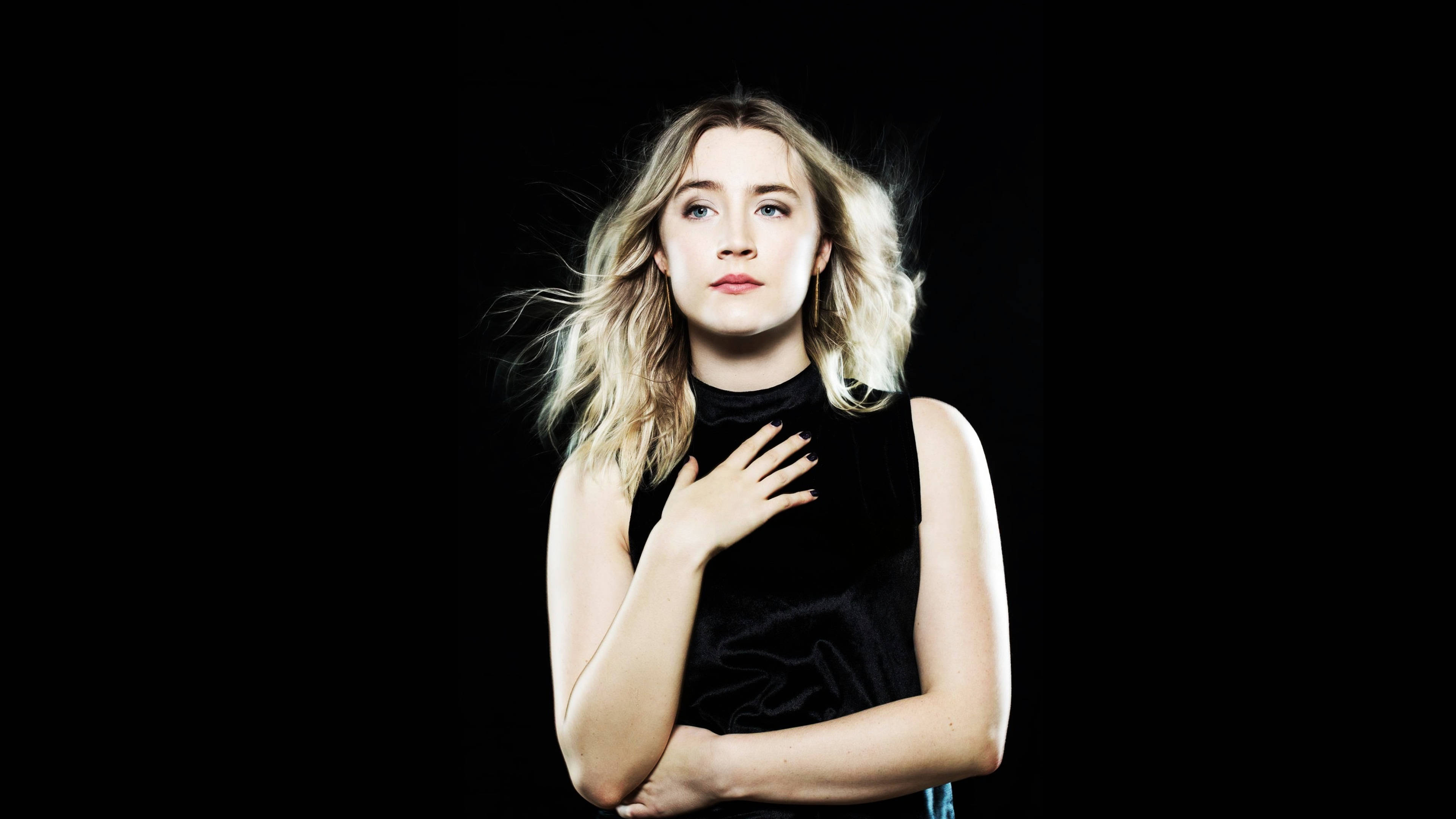 Saoirse Ronan, black background, blonde hair, 4K Desktop Wallpaper