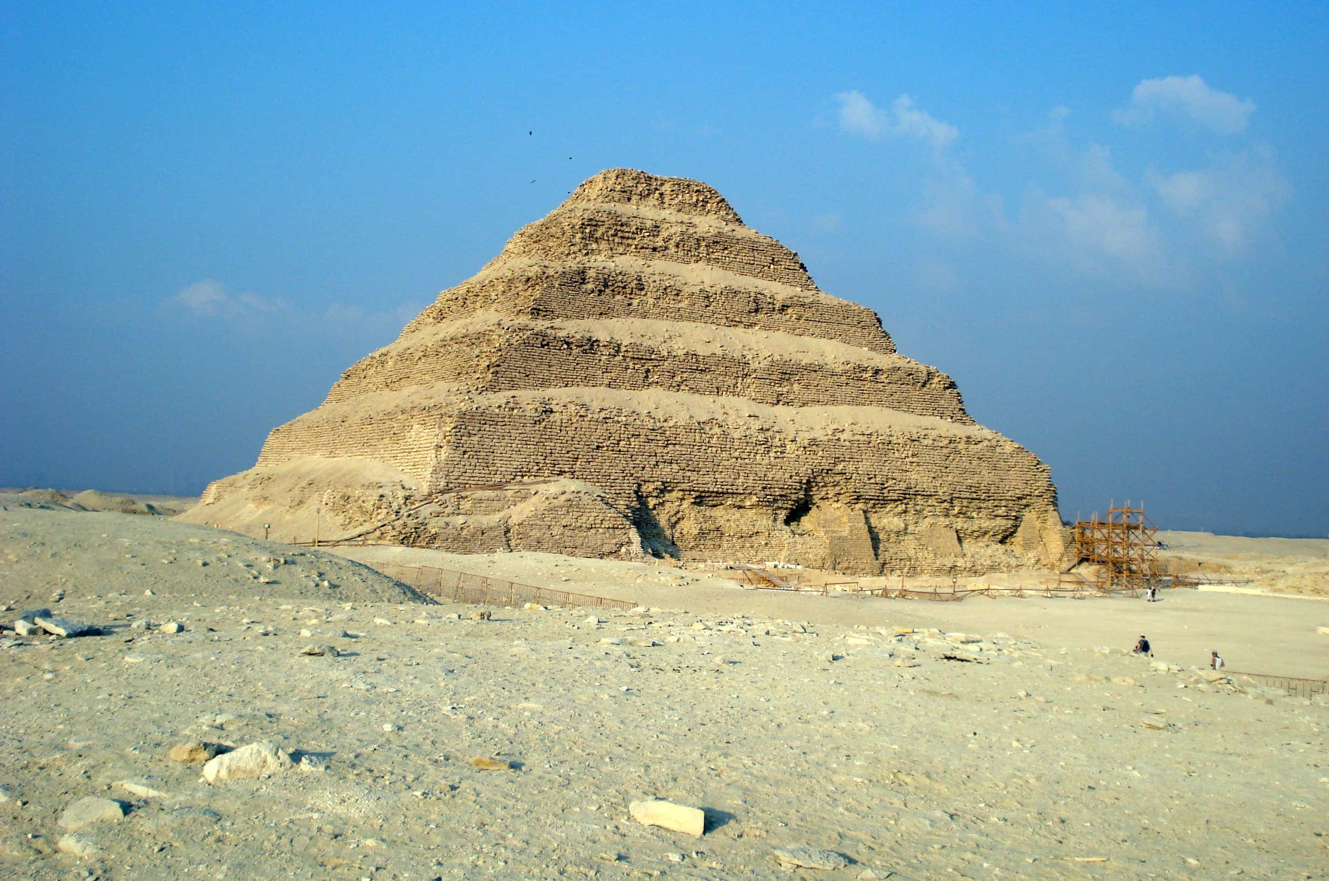 Saqqara Pyramid, barren desert, clear blue sky, 2K Desktop Wallpaper