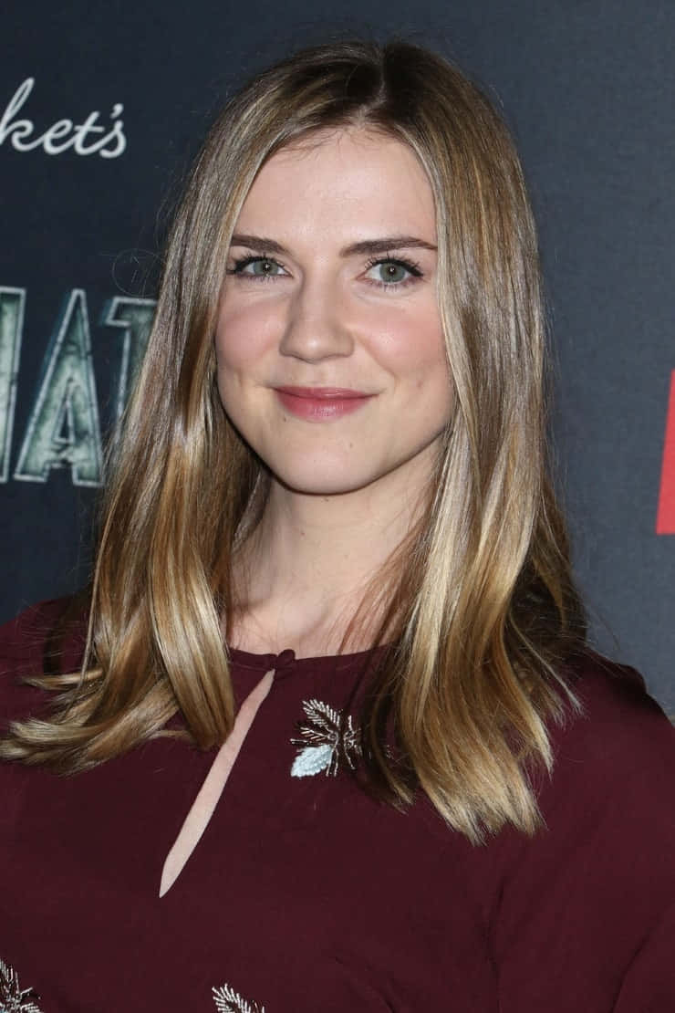 Sara Canning, red carpet look, maroon top, SD Phone Wallpaper