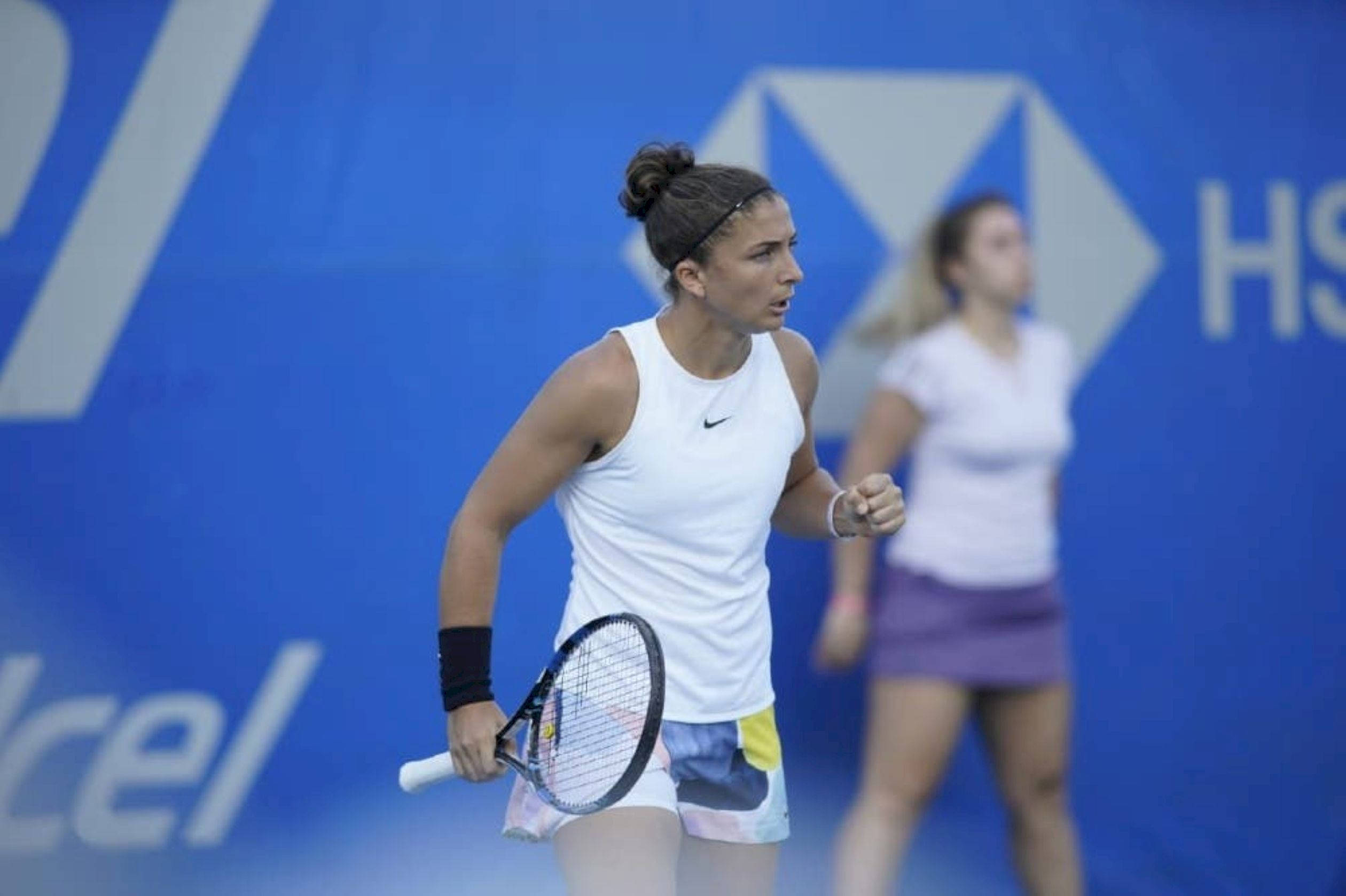 Sara Errani, white gear, racket, Full HD Desktop Wallpaper