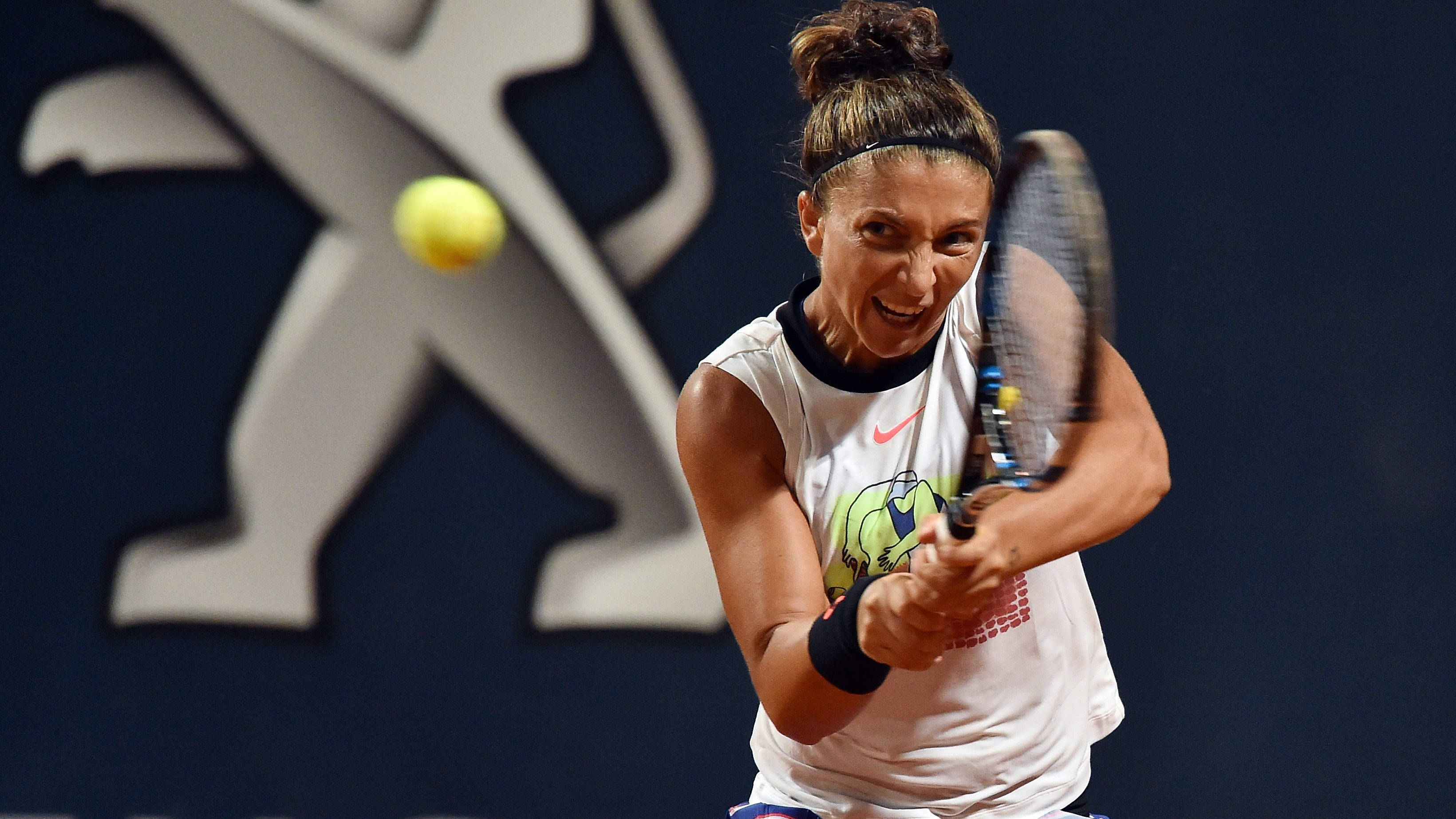 Sara Errani, backhand receive, yellow ball, 2K Desktop Wallpaper