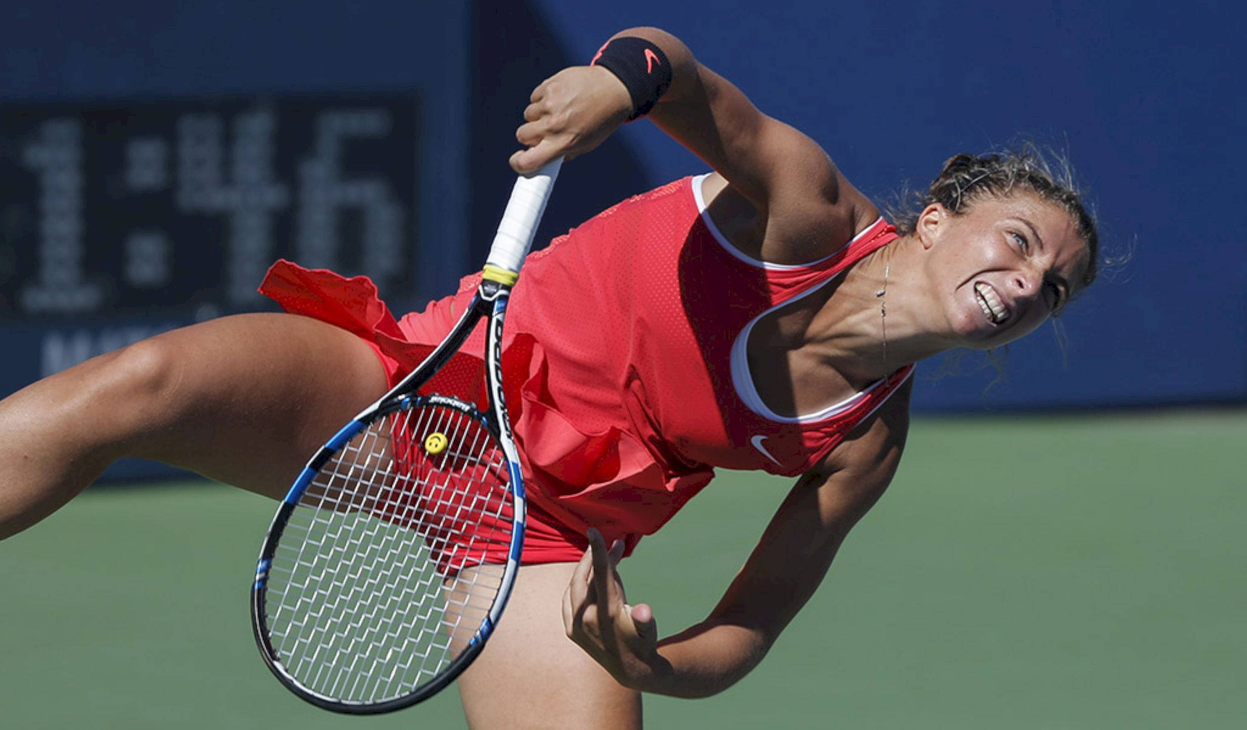Sara Errani, red Nike dress, green court, Full HD Desktop Wallpaper