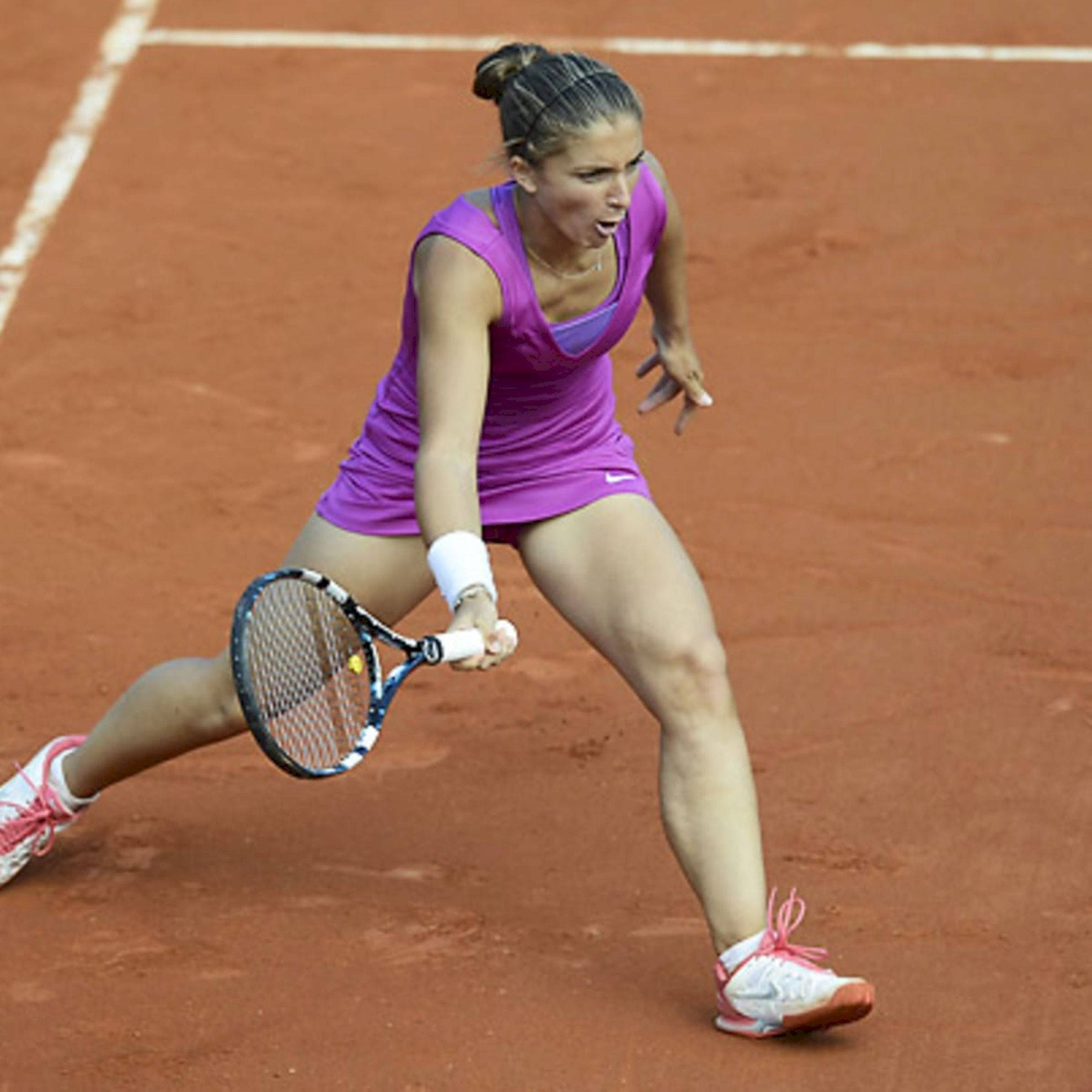 Sara Errani, vibrant purple outfit, red clay court, Full HD Desktop Wallpaper