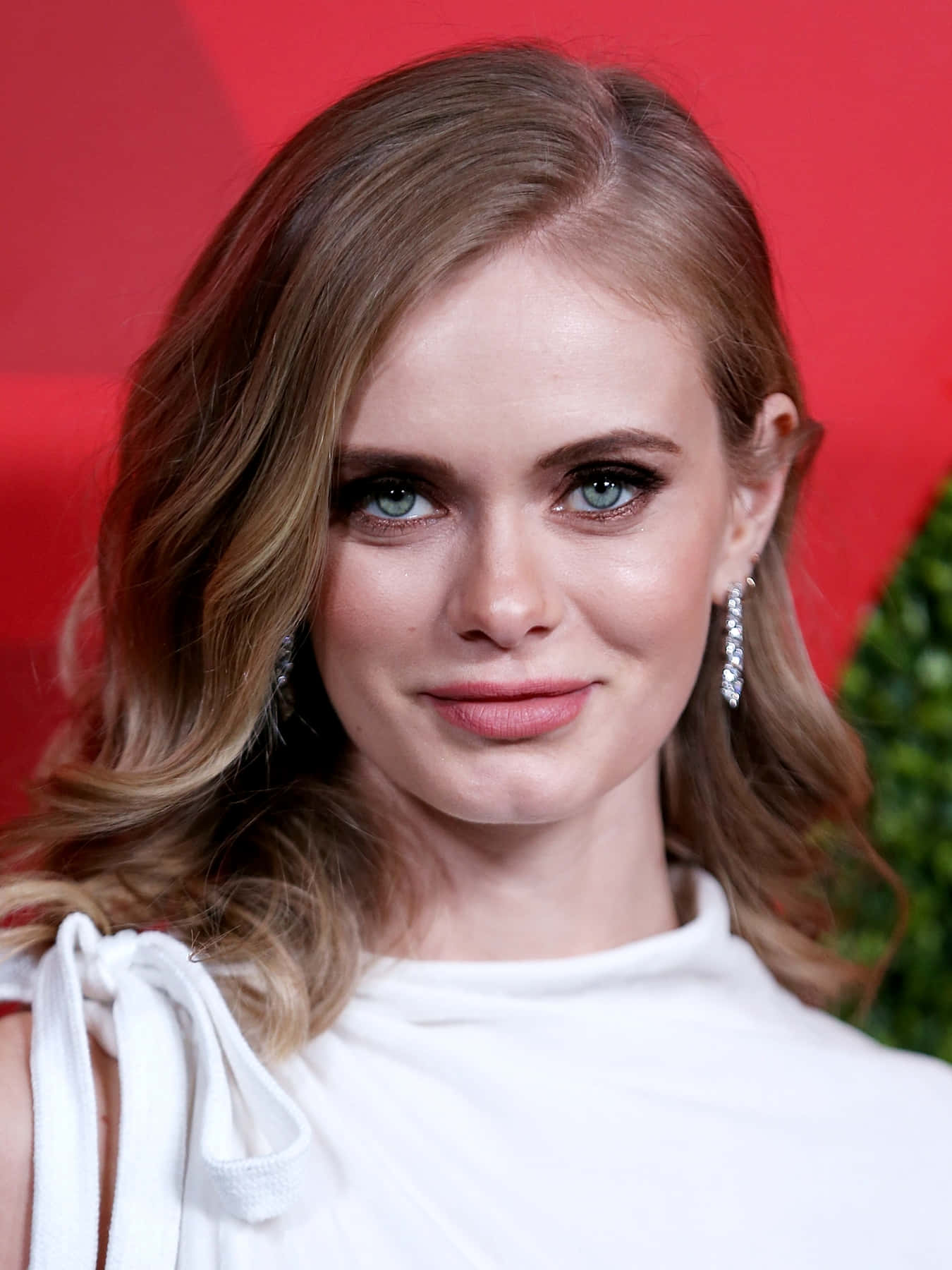 Sara Paxton, white dress, diamond earrings, HD Phone Wallpaper
