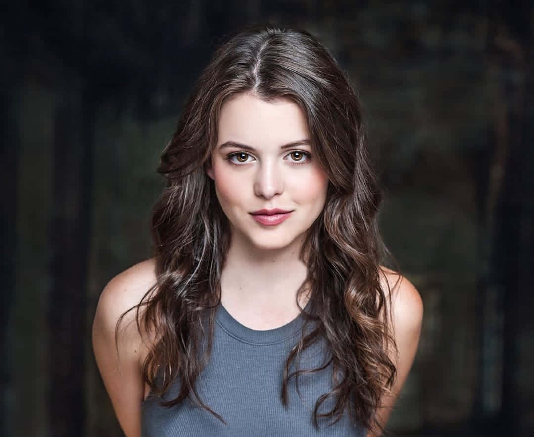 Sara Waisglass, wavy brown hair, soft smile, SD Desktop Wallpaper