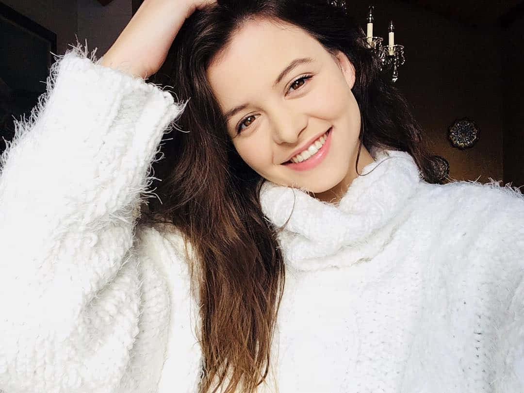 Sara Waisglass, white sweater, long brown hair, SD Desktop Wallpaper