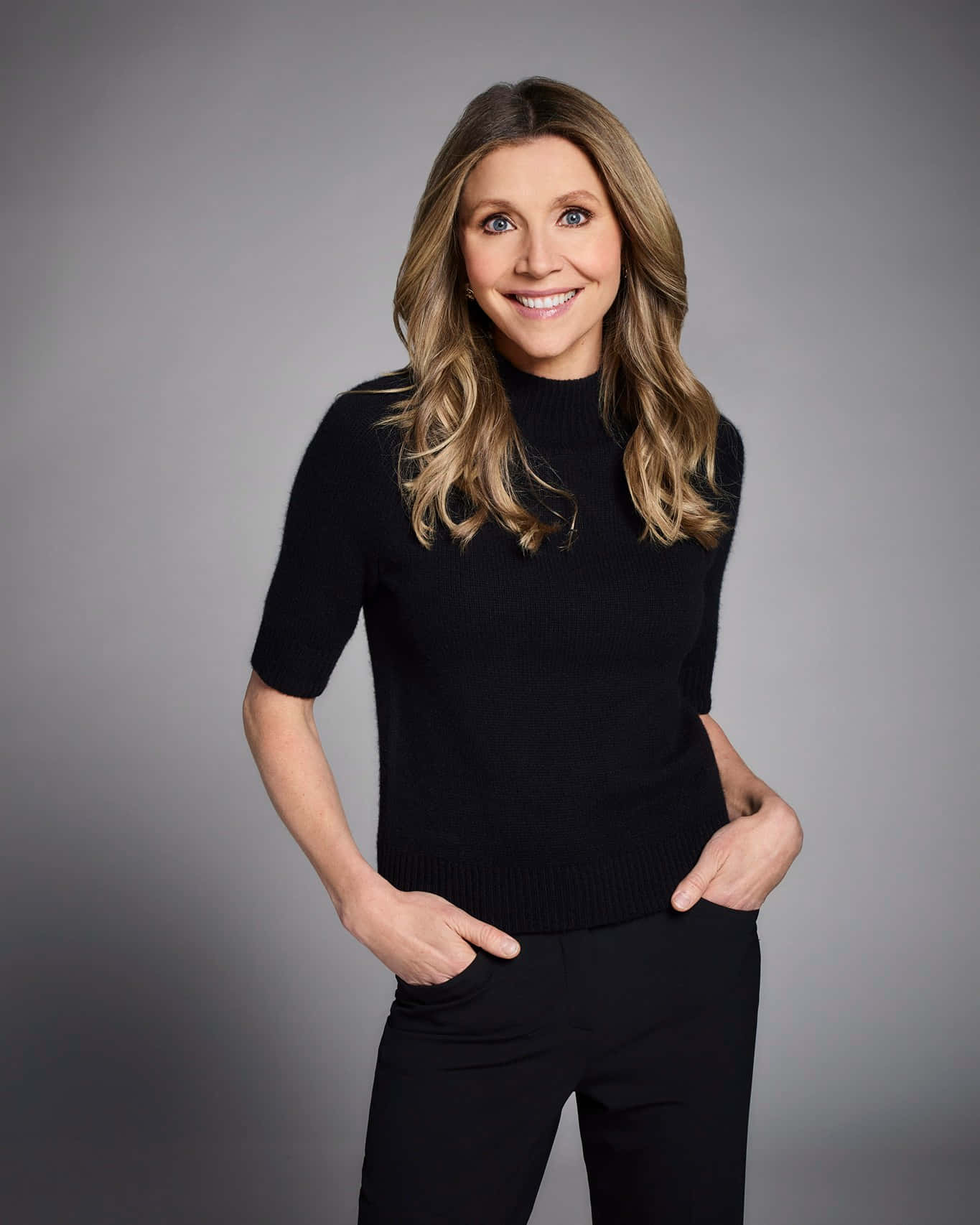 Sarah Chalke, wavy blonde hair, black sweater, HD Phone Wallpaper