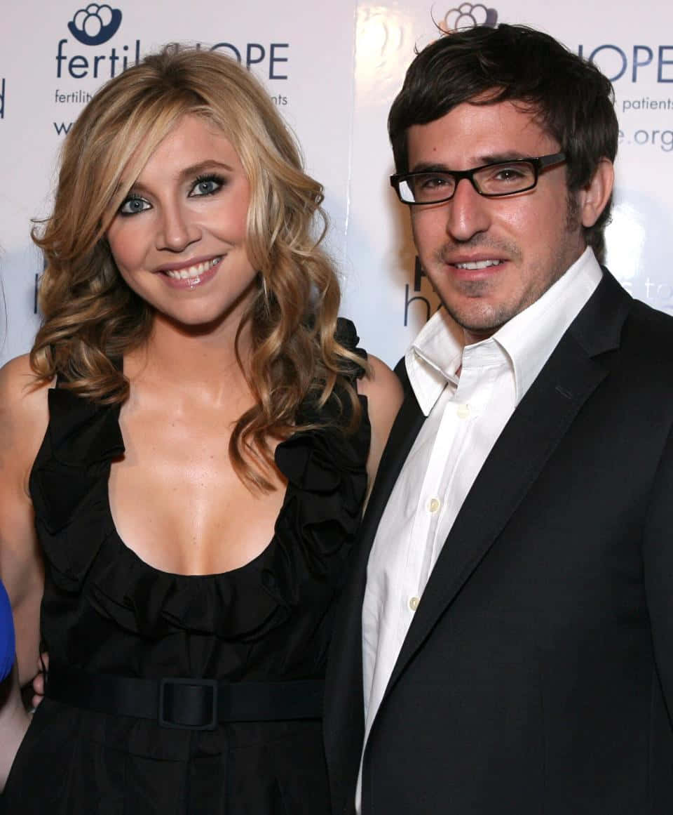 Sarah Chalke, black ruffled dress, man in glasses and a black suit, SD Phone Wallpaper