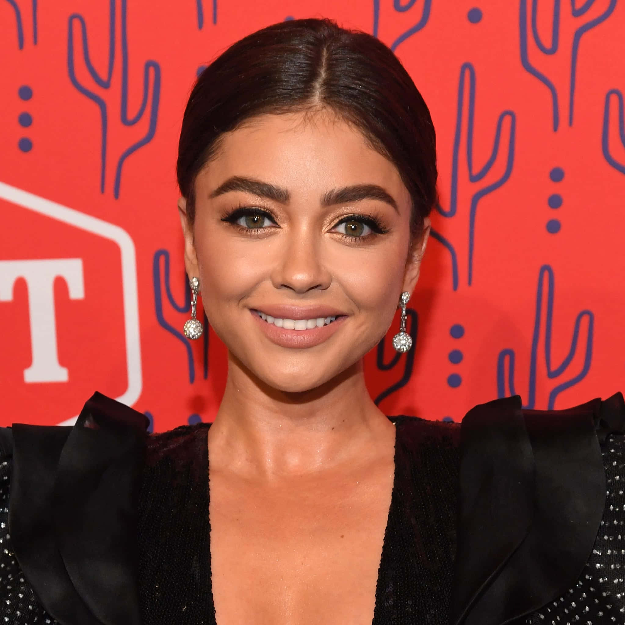Sarah Hyland, vibrant red backdrop, blue cactus patterns, Full HD Desktop Wallpaper