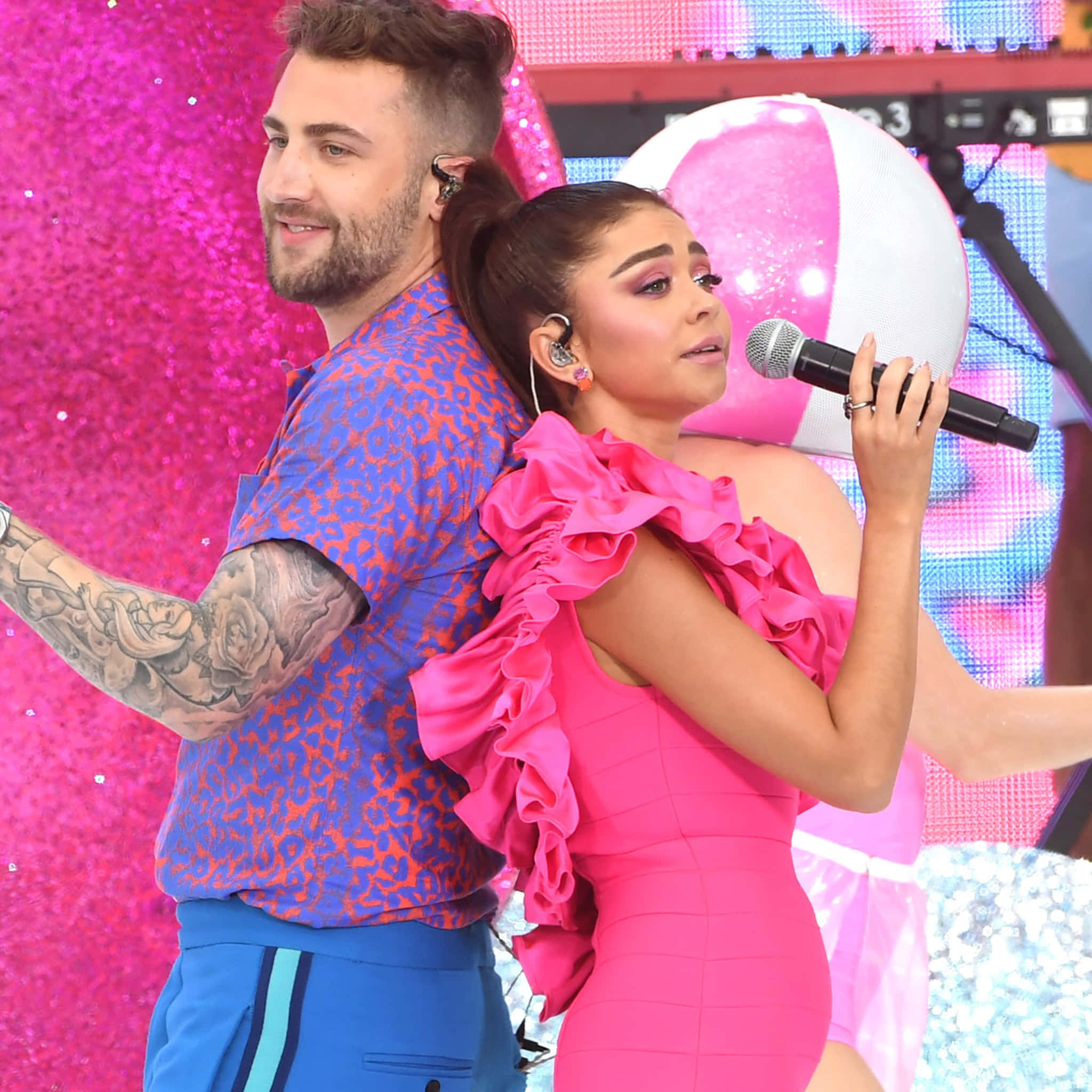 Sarah Hyland, glittering pink stage, ruffled pink dress, Full HD Desktop Wallpaper