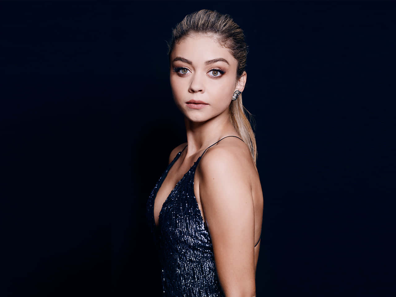 Sarah Hyland, sparkling navy dress, dark backdrop, HD Desktop Wallpaper