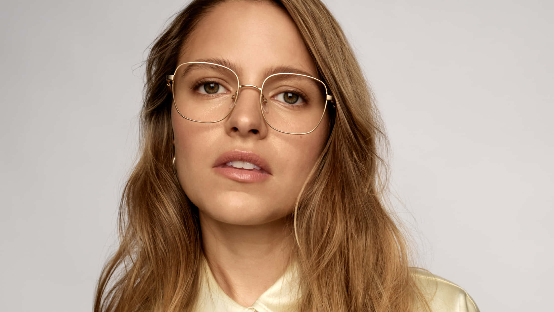 Sarah Jeanne Labrosse, long blonde hair, gold-rimmed glasses, Full HD Desktop Wallpaper