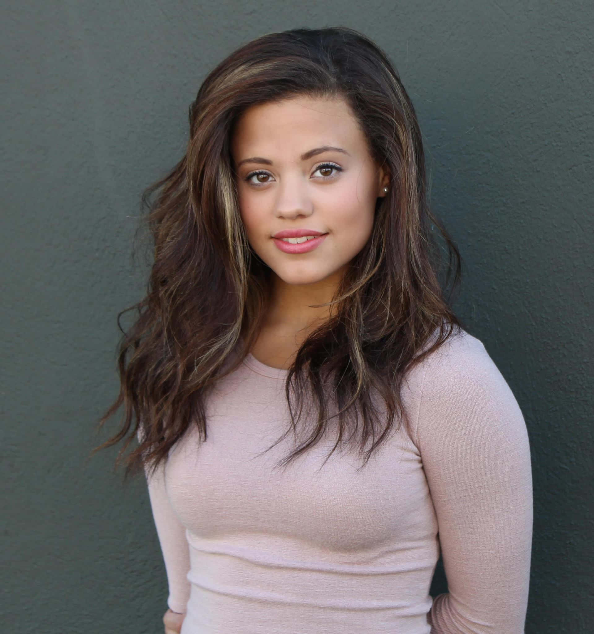 Sarah Jeffery, wavy brown hair, soft smile, Full HD Phone Wallpaper