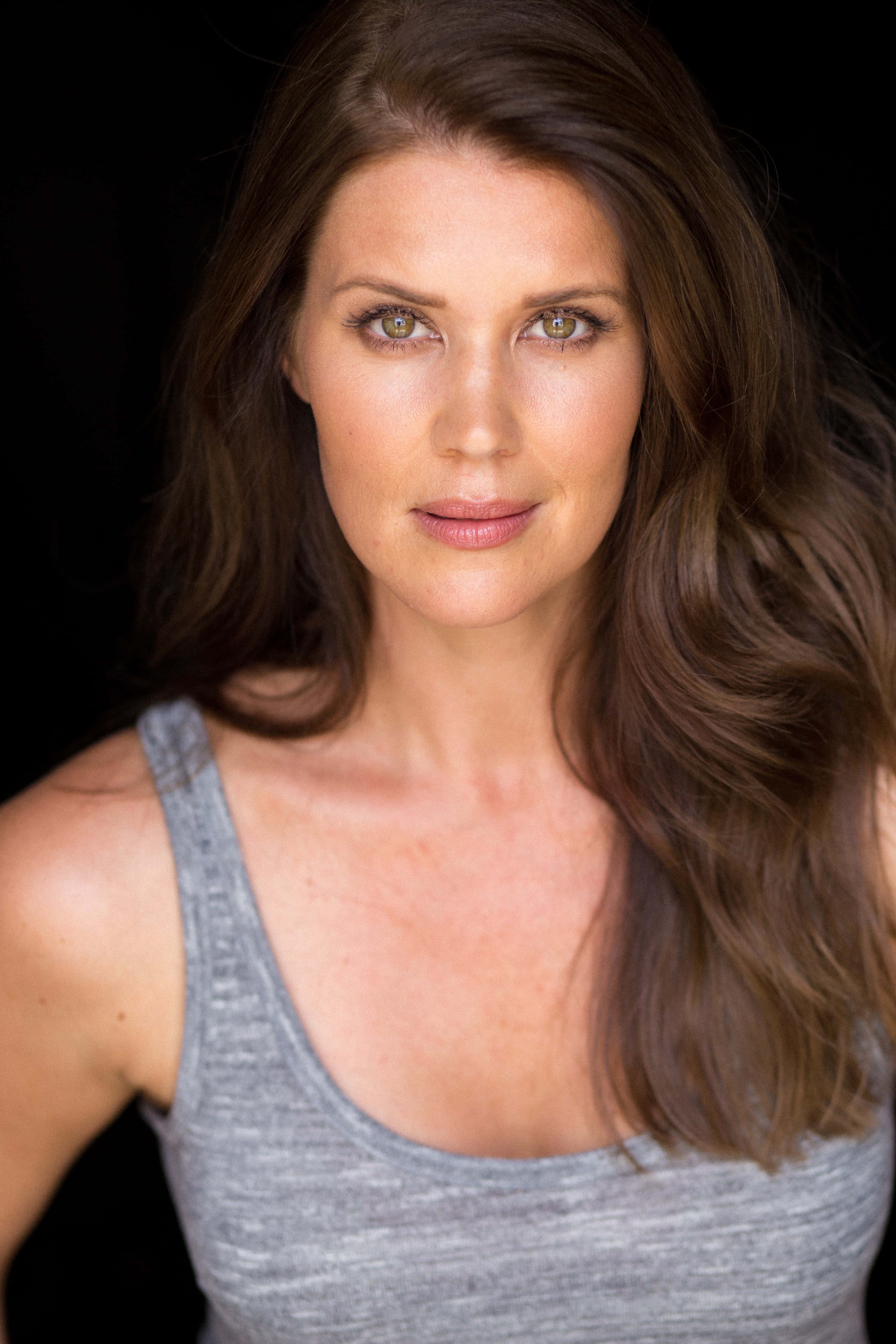 Sarah Lancaster, long brown hair, green eyes, 5K Phone Wallpaper