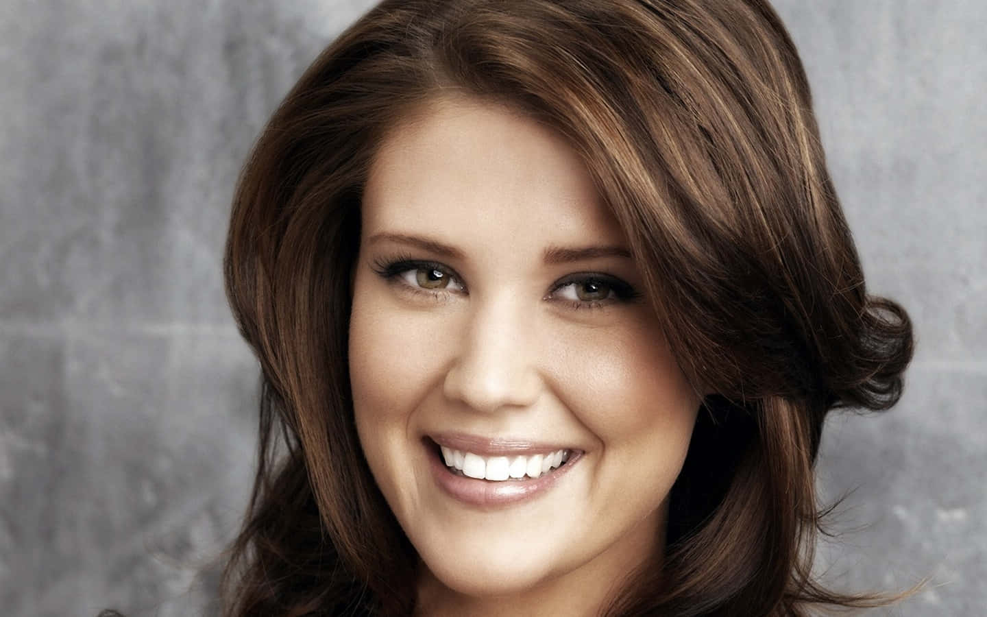 Sarah Lancaster, brown hair, textured gray backdrop, HD Desktop Wallpaper