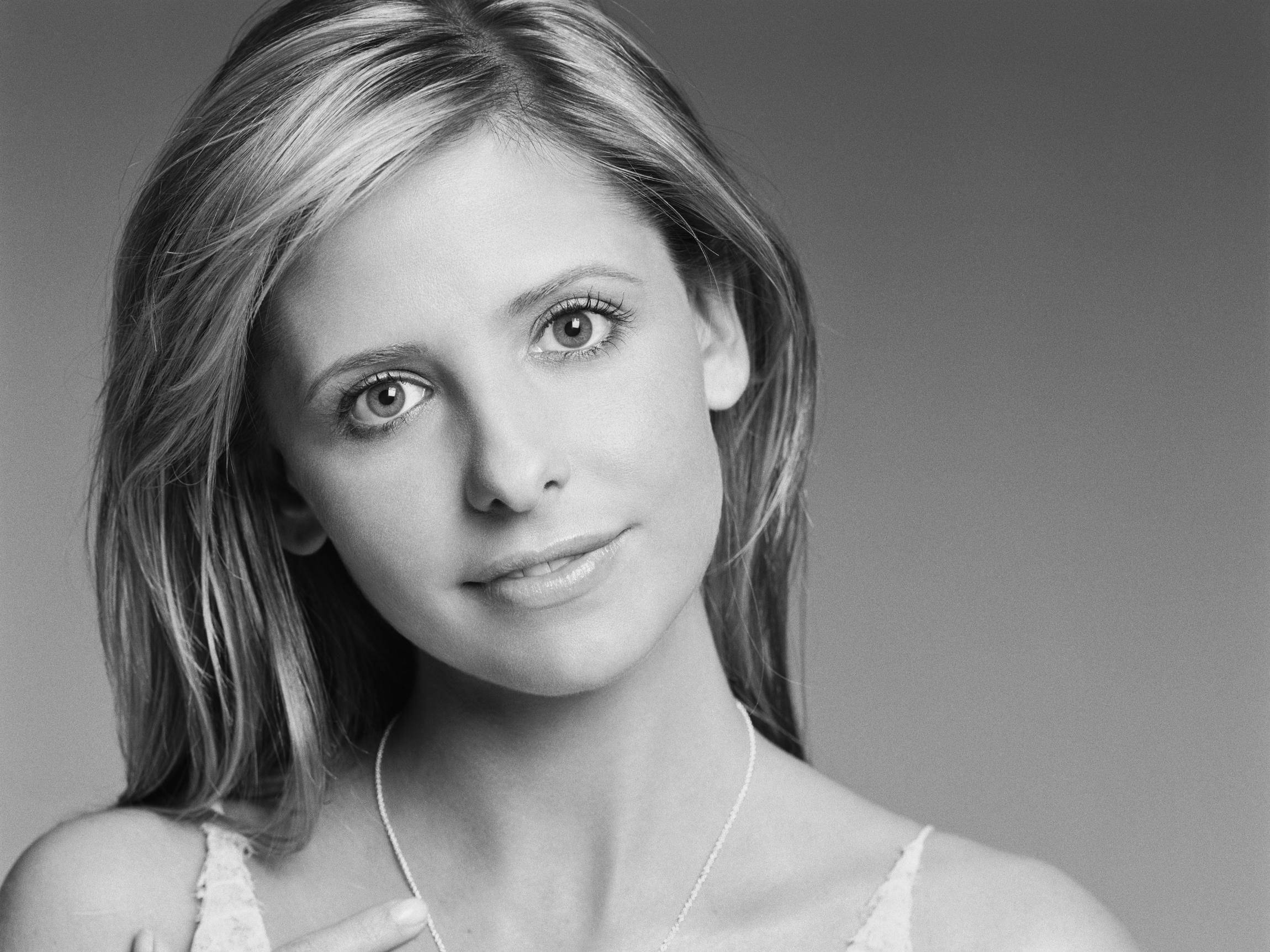 Sarah Michelle Gellar, blonde hair, gentle smile, Full HD Desktop Wallpaper