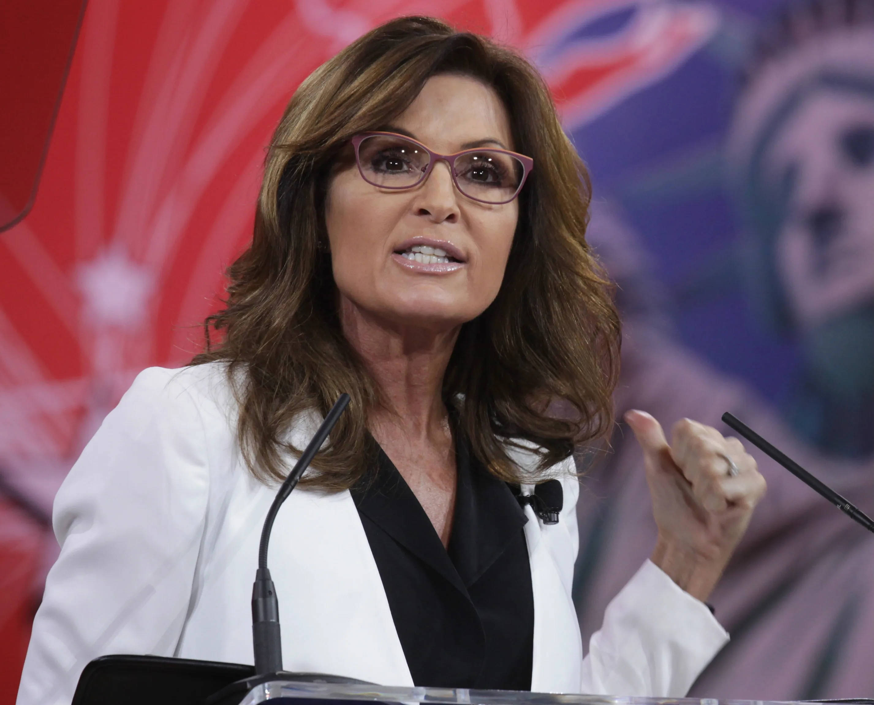 Sarah Palin, 42nd CPAC, red and purple abstract backdrop, 2K Desktop Wallpaper