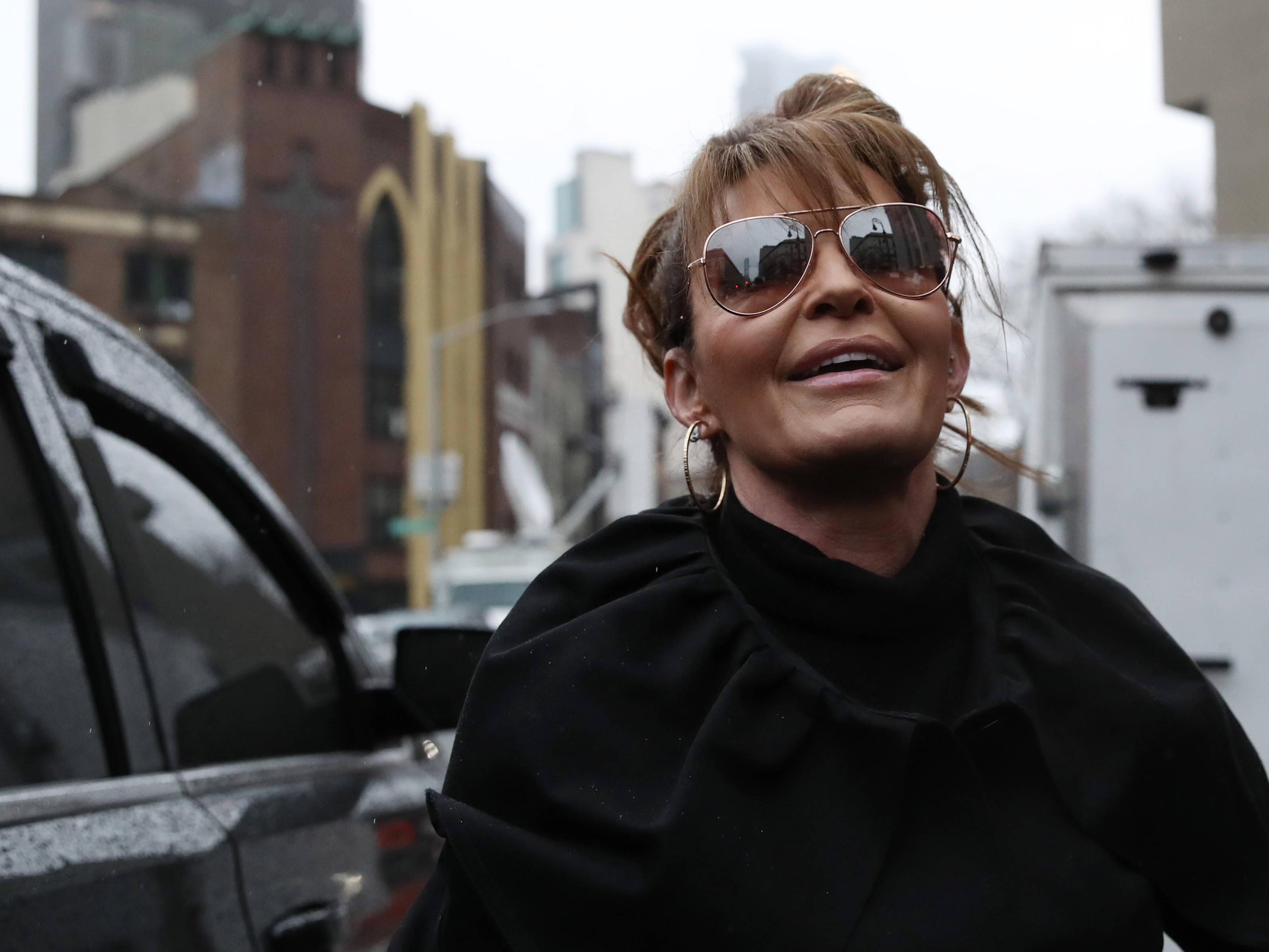 Sarah Palin, sunglasses, black coat, 2K Desktop Wallpaper