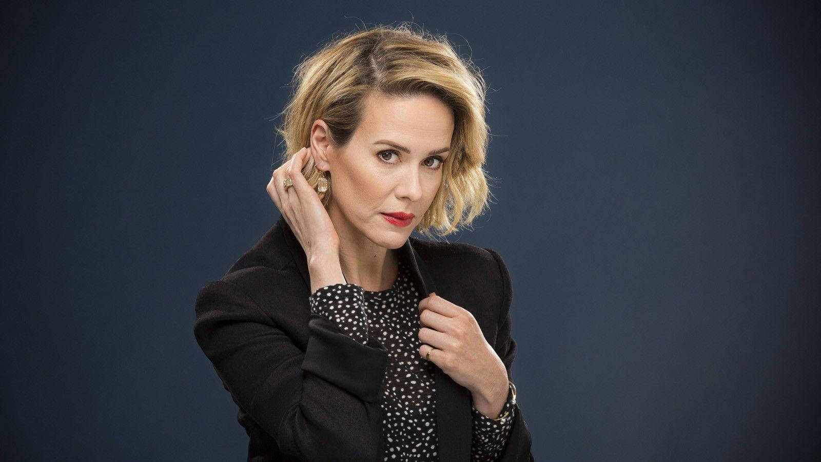 Sarah Paulson, corporate attire, short blonde hair, HD Desktop Wallpaper