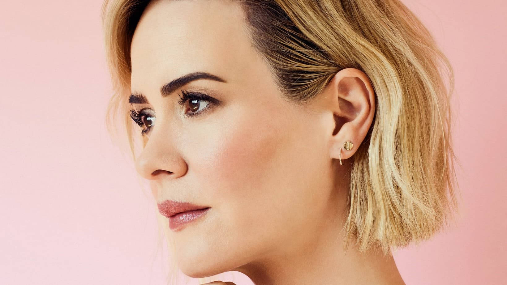 Sarah Paulson, blonde bob hair, gold earrings, HD Desktop Wallpaper