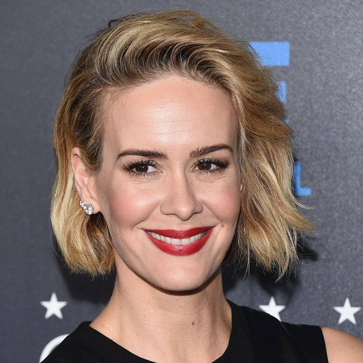 Sarah Paulson, blonde bob hair, bold red lipstick, SD Desktop Wallpaper