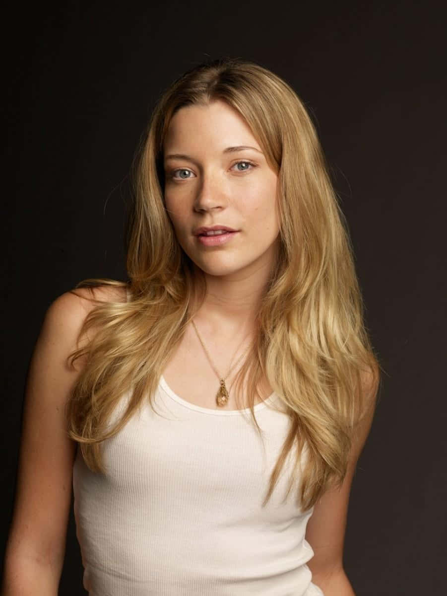 Sarah Roemer, white tank top, gold necklace, SD Phone Wallpaper