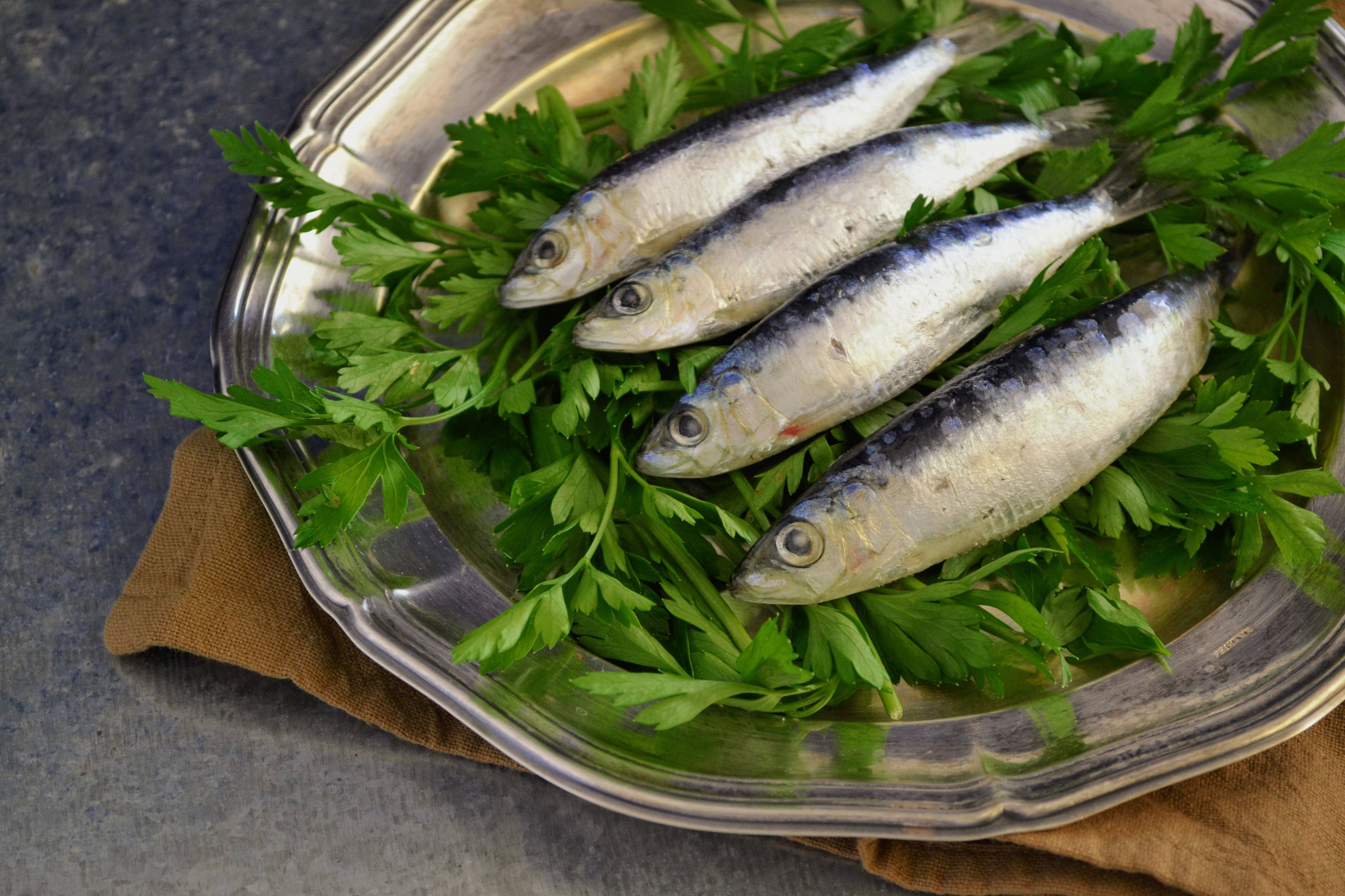 fresh sardines, vibrant green parsley, reflective silver platter, 4K Desktop Wallpaper