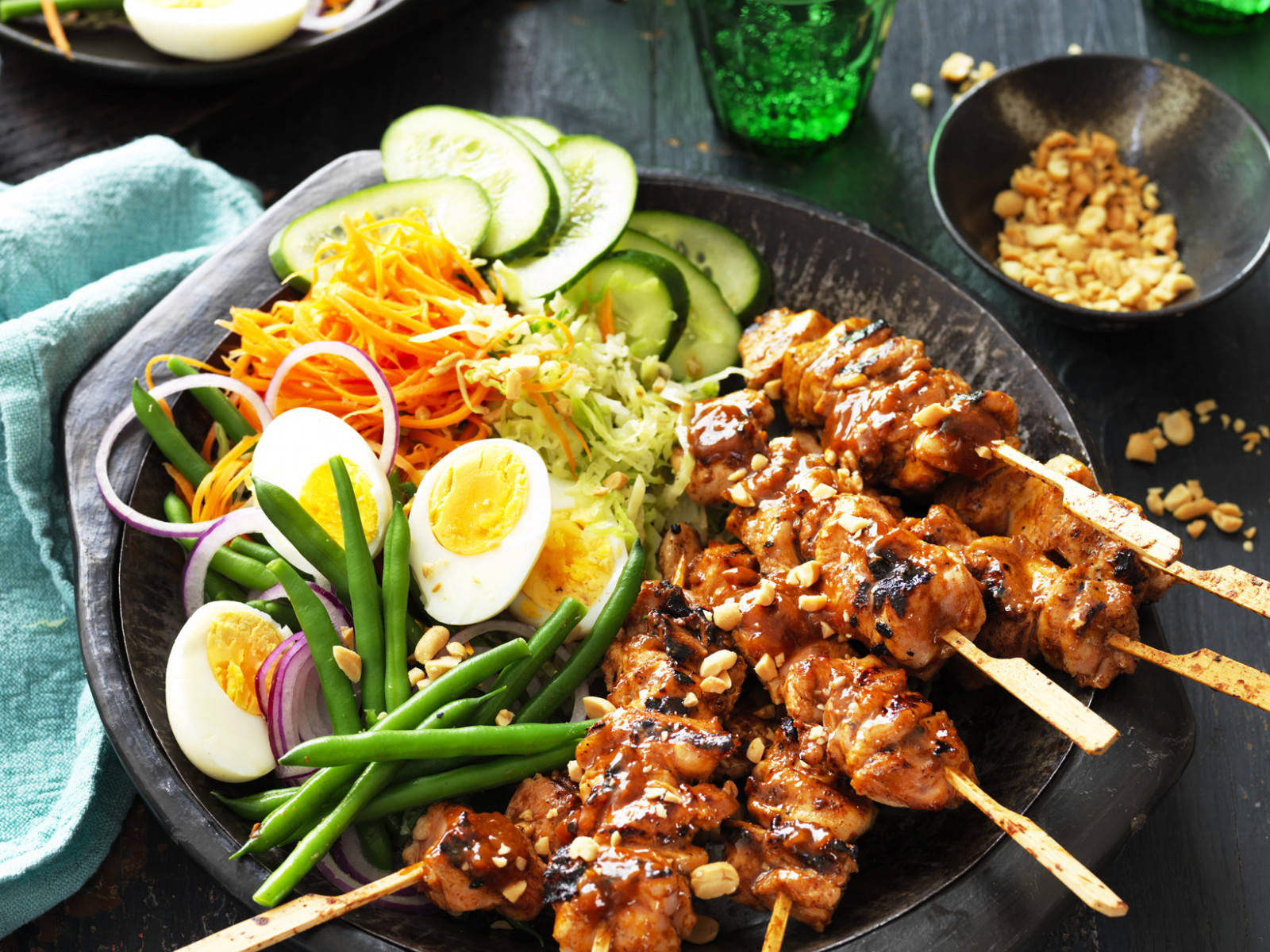 chicken satay, raw salad, peanut dressing, HD Desktop Wallpaper