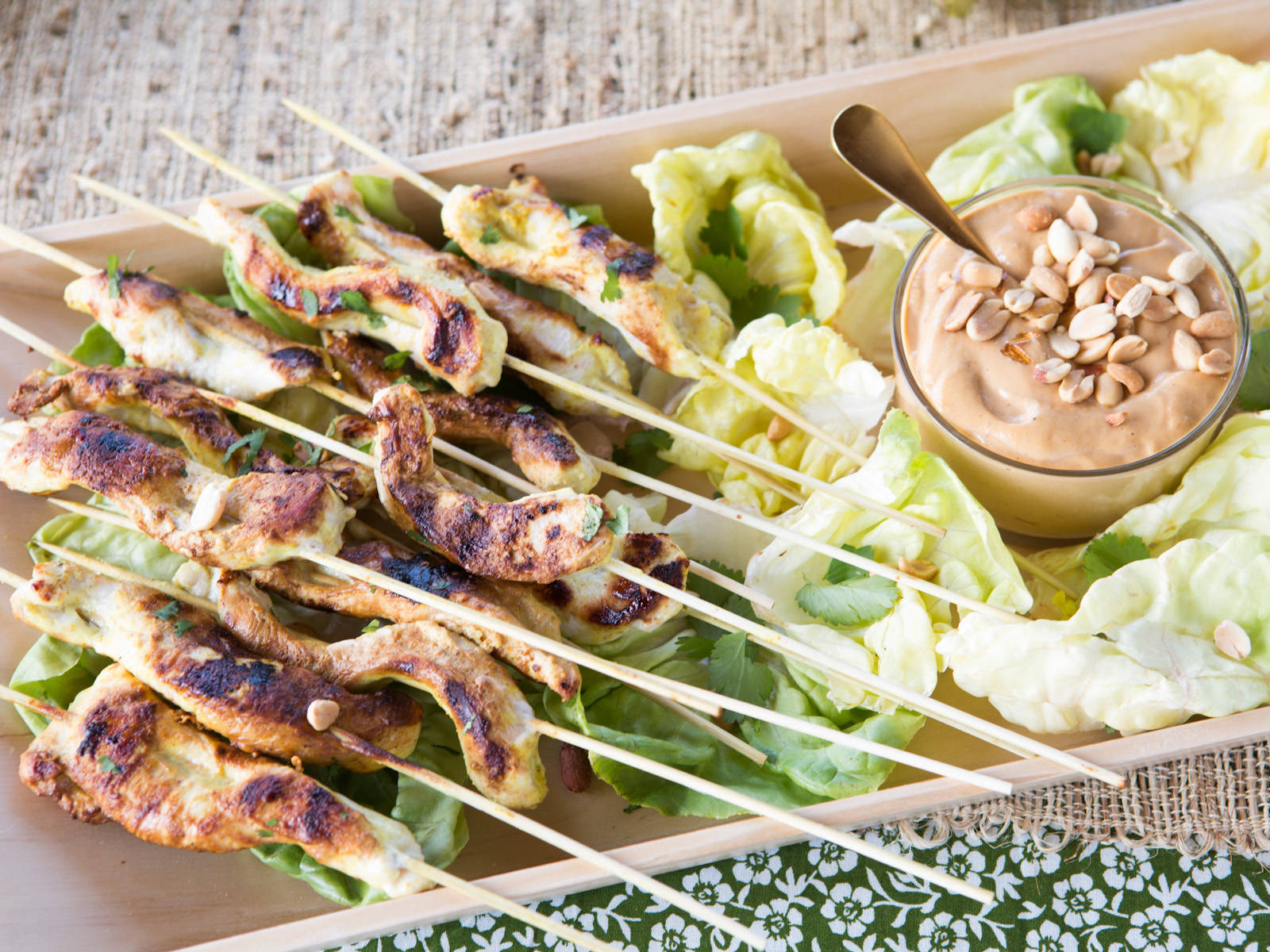 chicken satay, peanut sauce, lettuce, HD Desktop Wallpaper